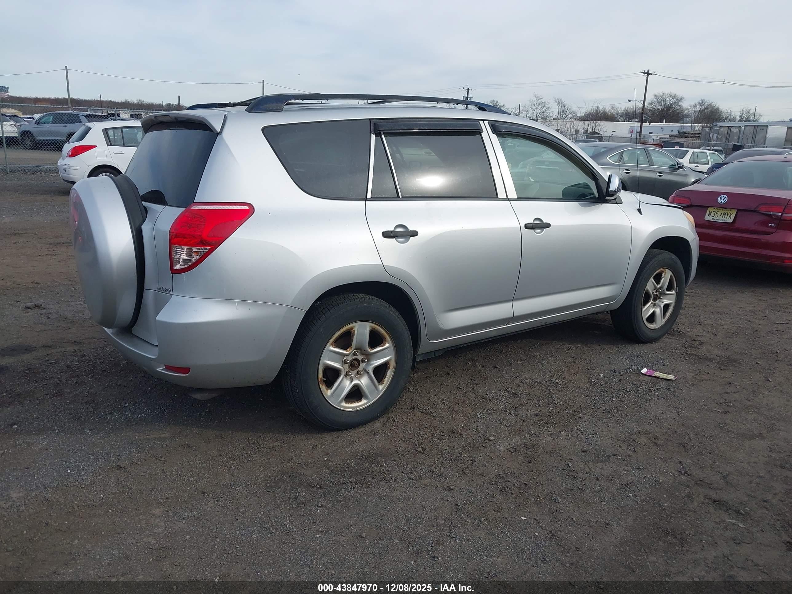 TOYOTA RAV4 image 4