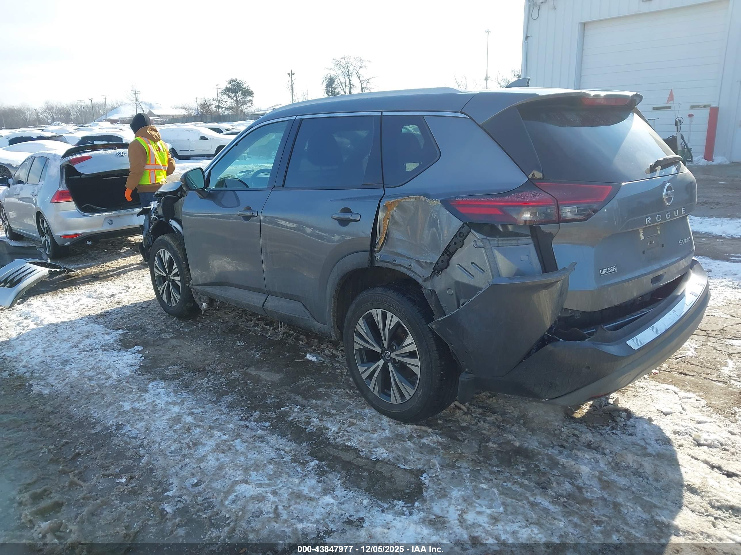 NISSAN ROGUE image 3