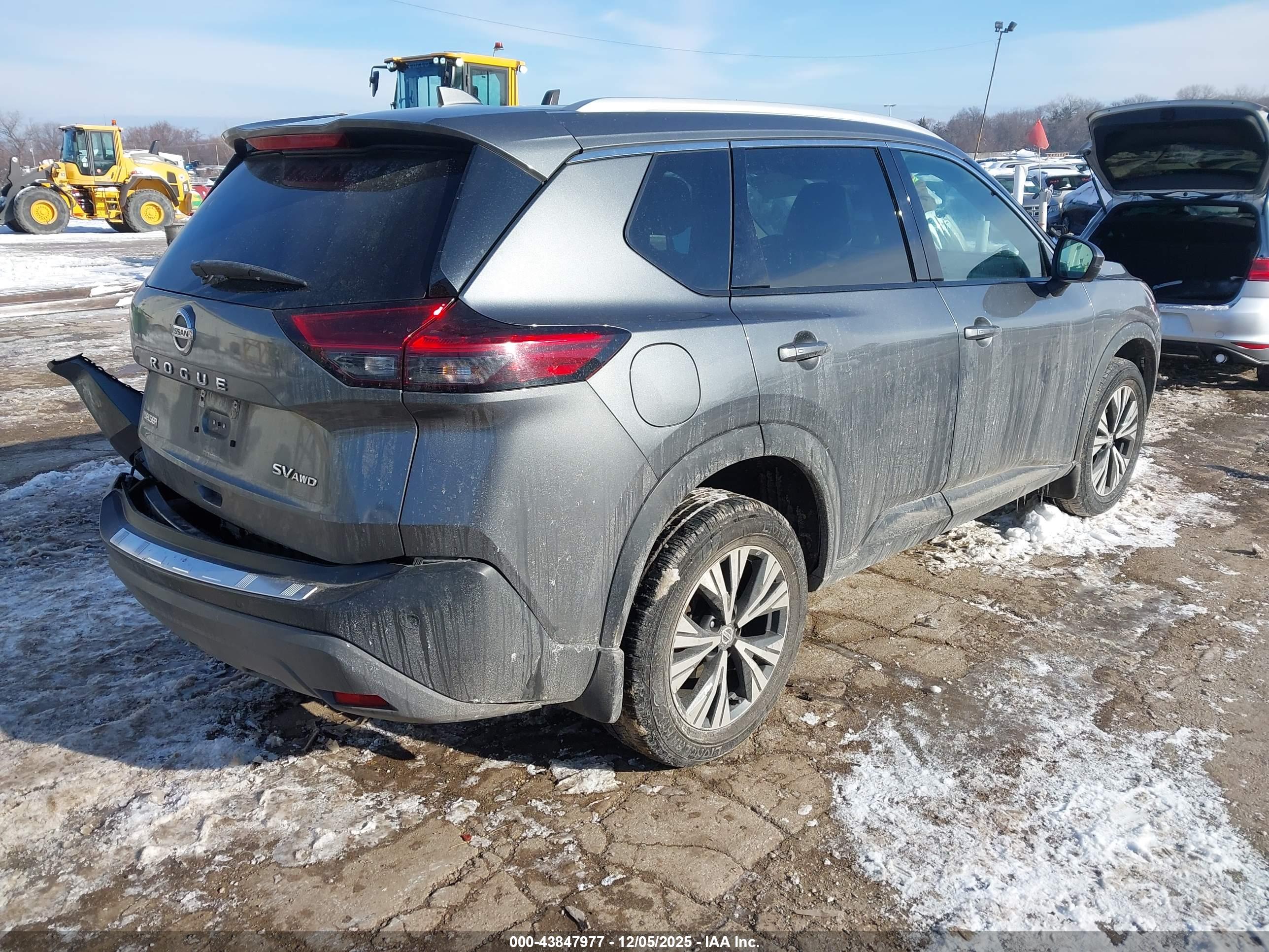 NISSAN ROGUE image 4