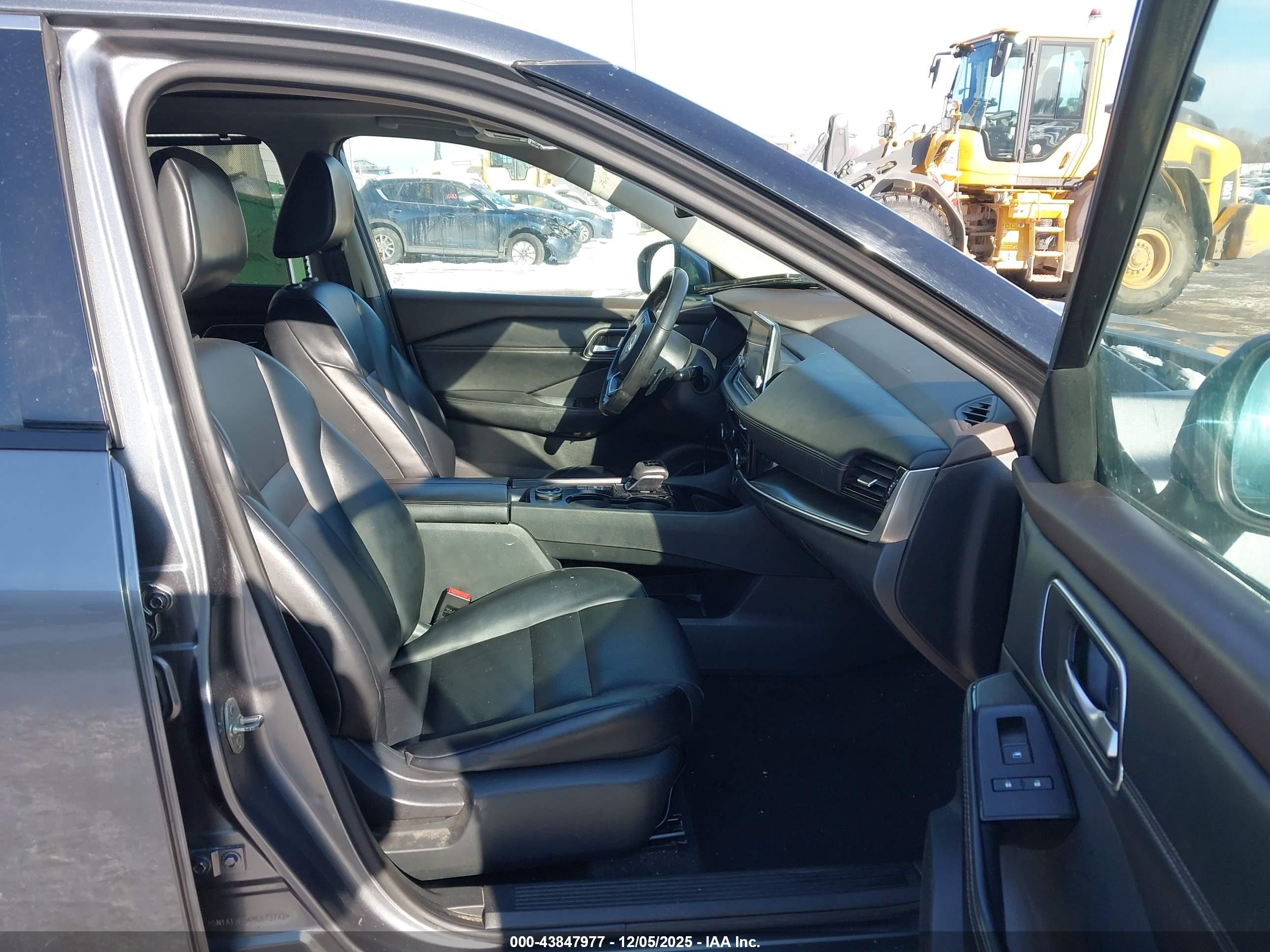 NISSAN ROGUE image 5