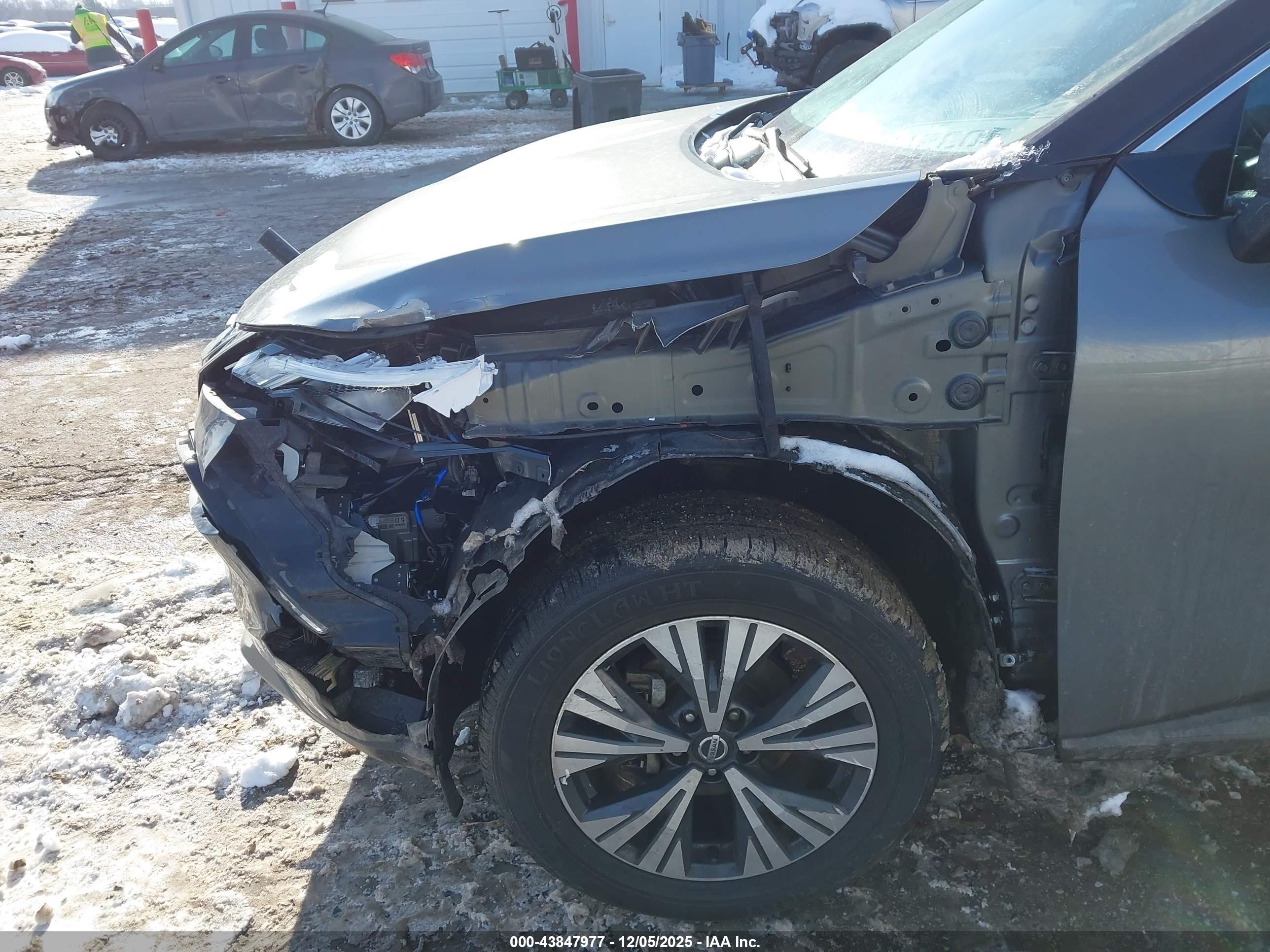 NISSAN ROGUE image 6