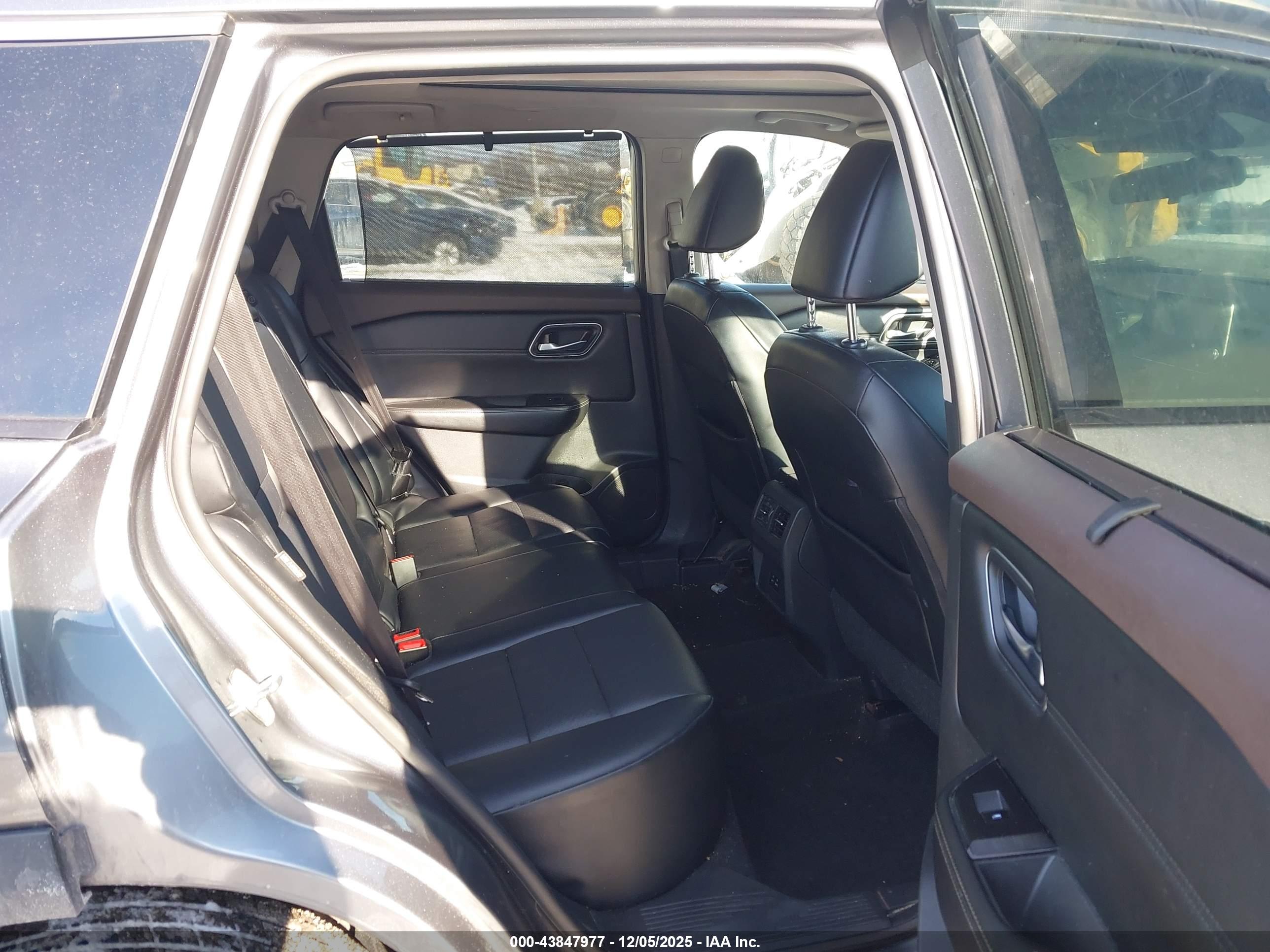NISSAN ROGUE image 8