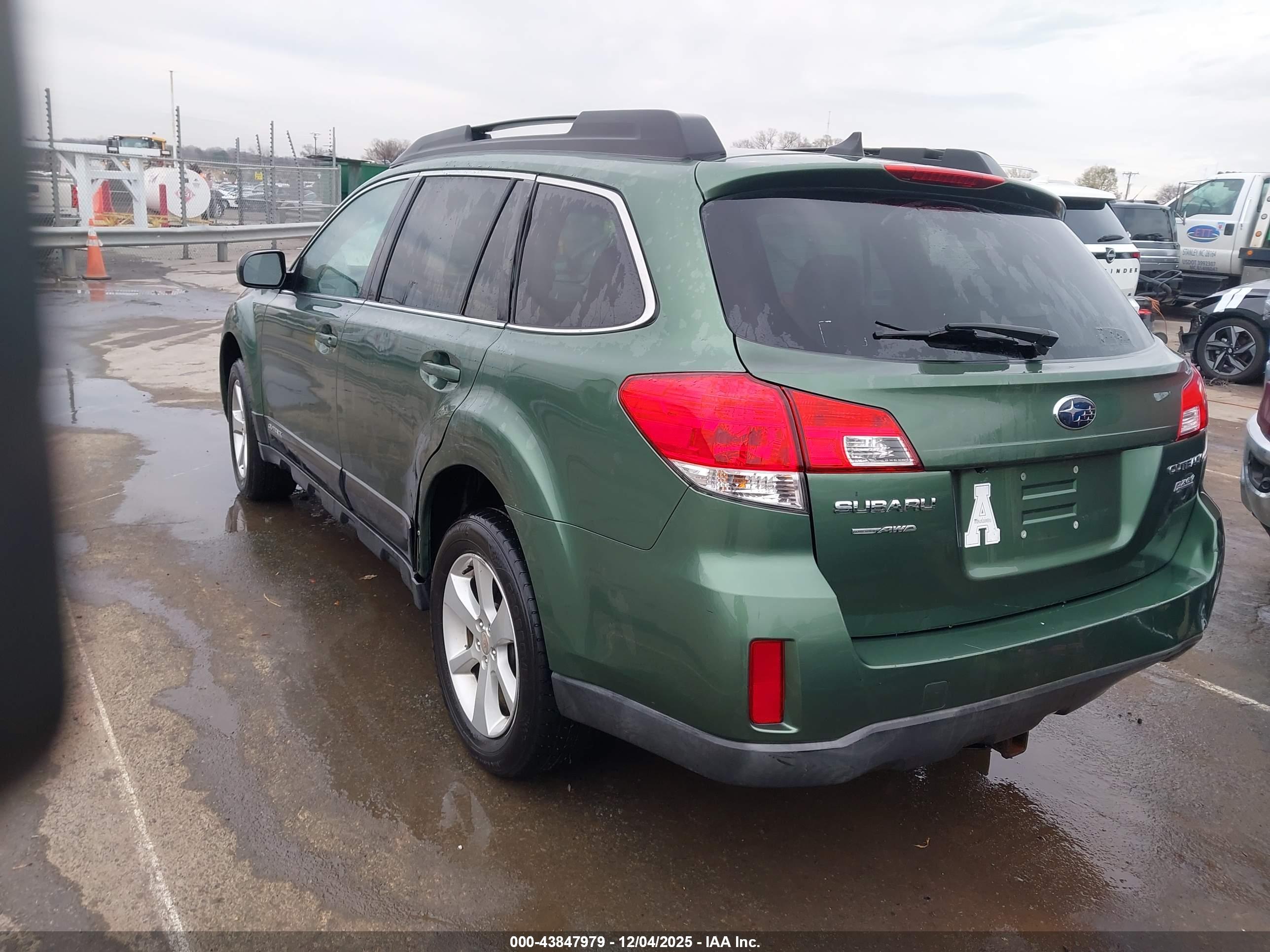 SUBARU OUTBACK image 3