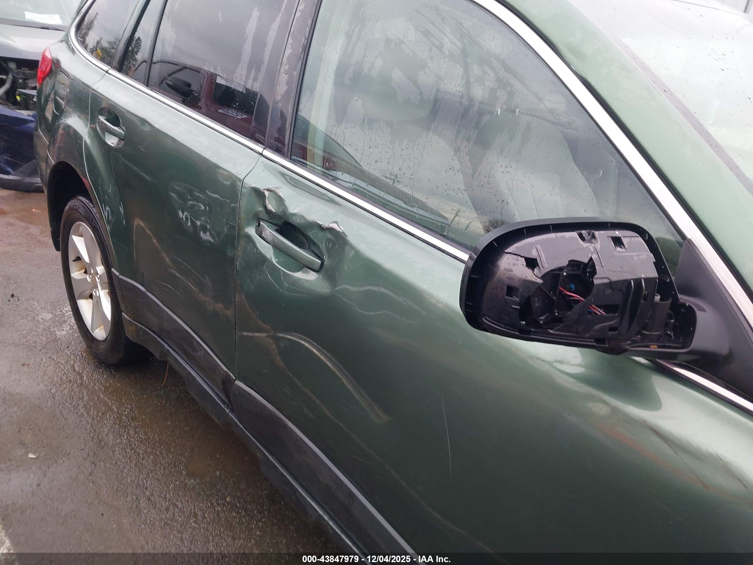 SUBARU OUTBACK image 6