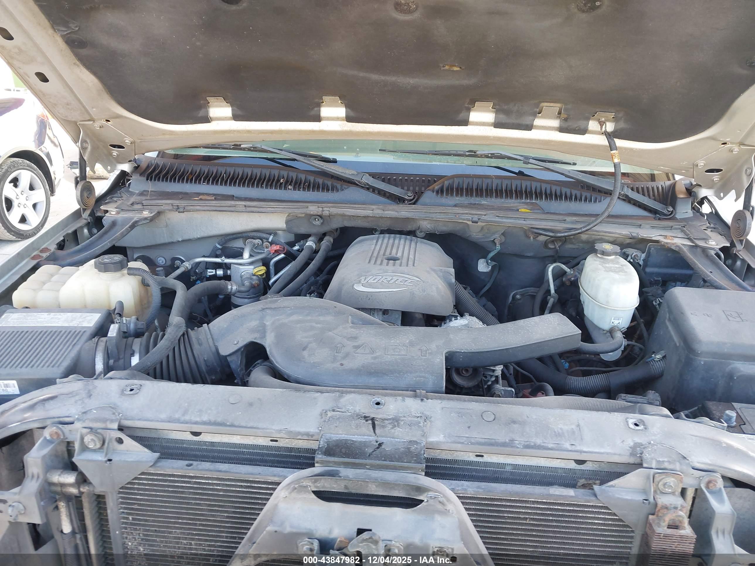 CHEVROLET TAHOE image 10