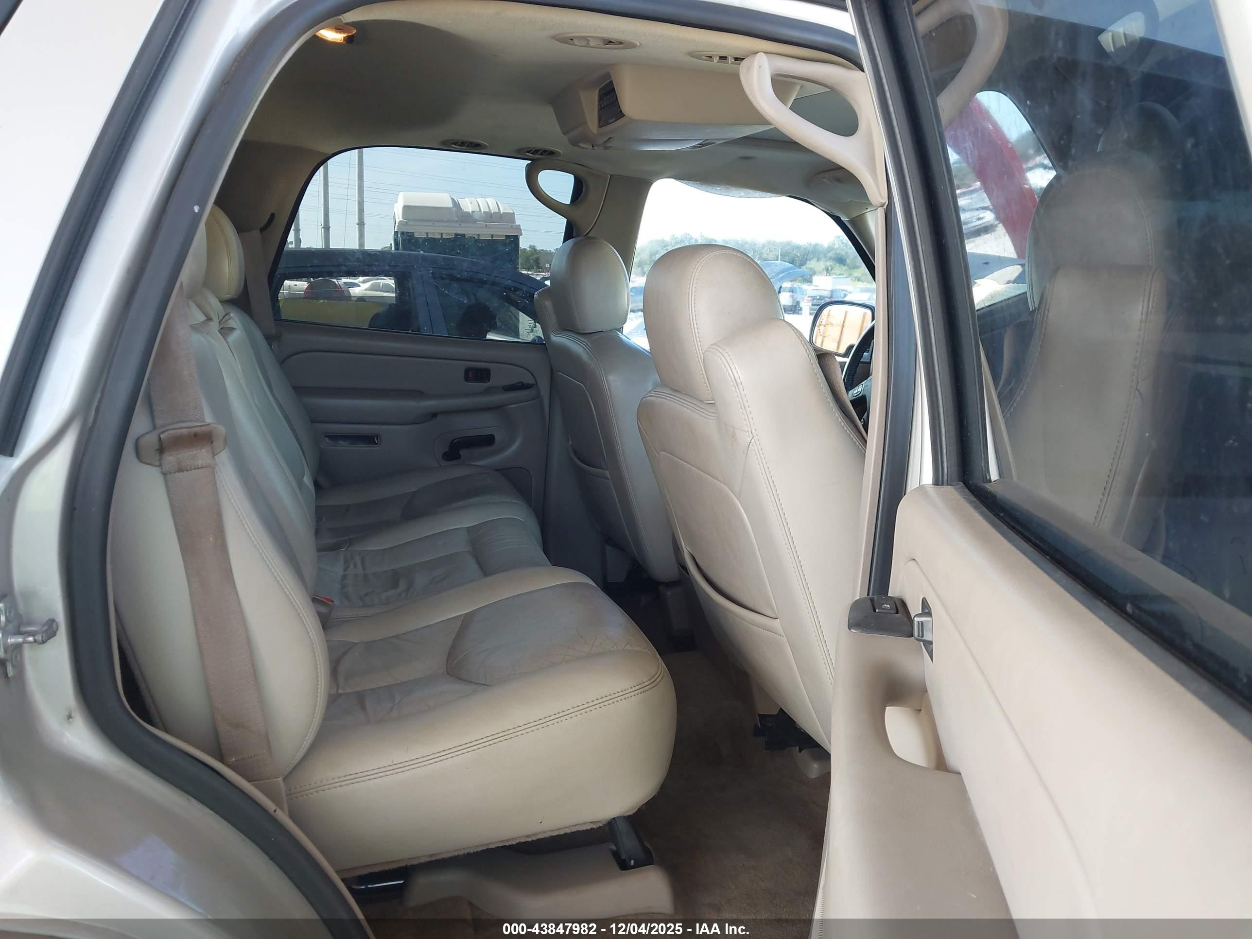 CHEVROLET TAHOE image 8