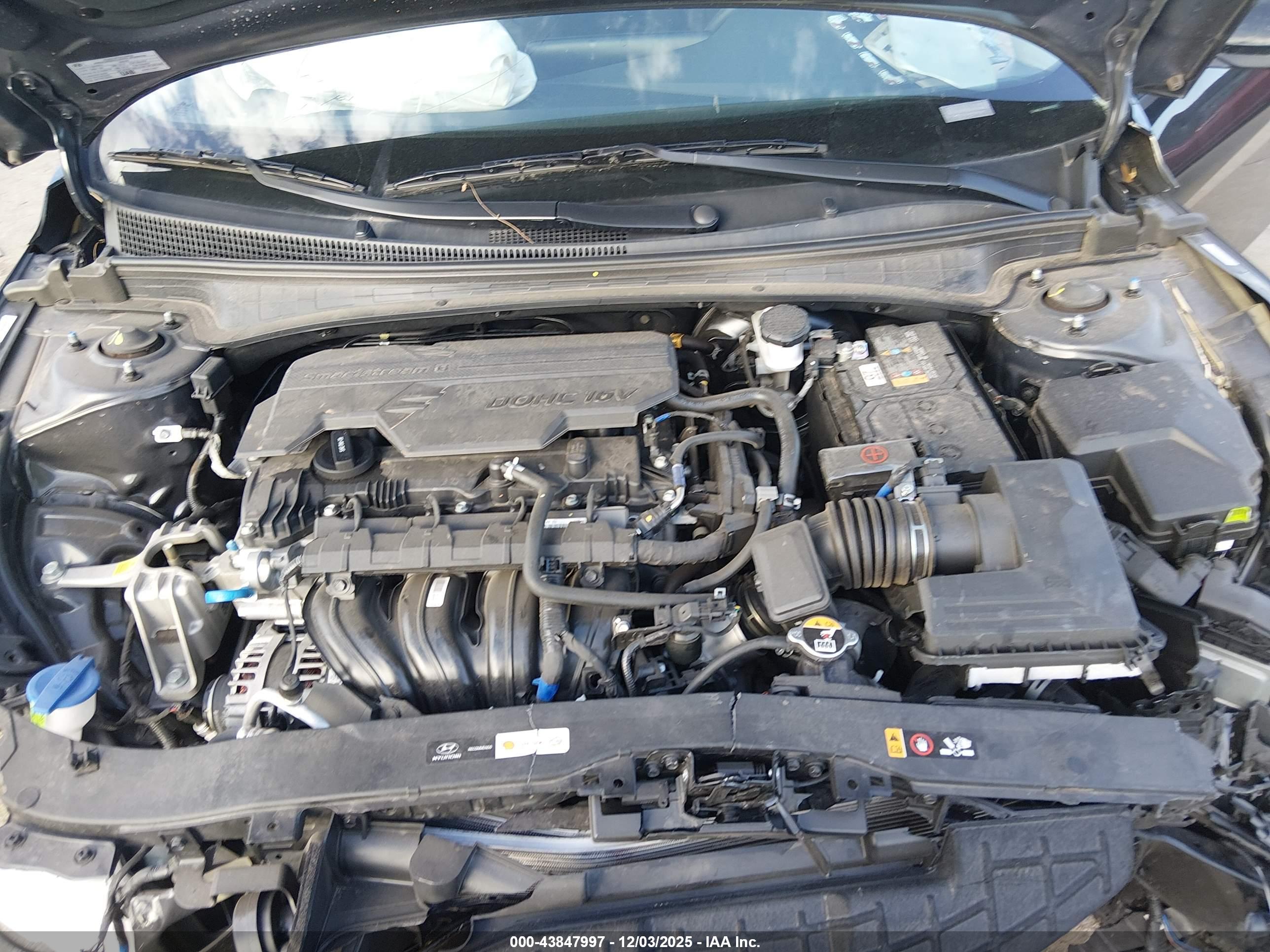 HYUNDAI ELANTRA image 10