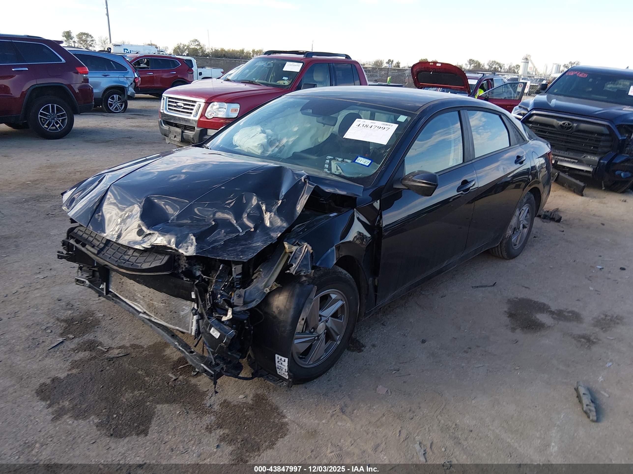 HYUNDAI ELANTRA image 2