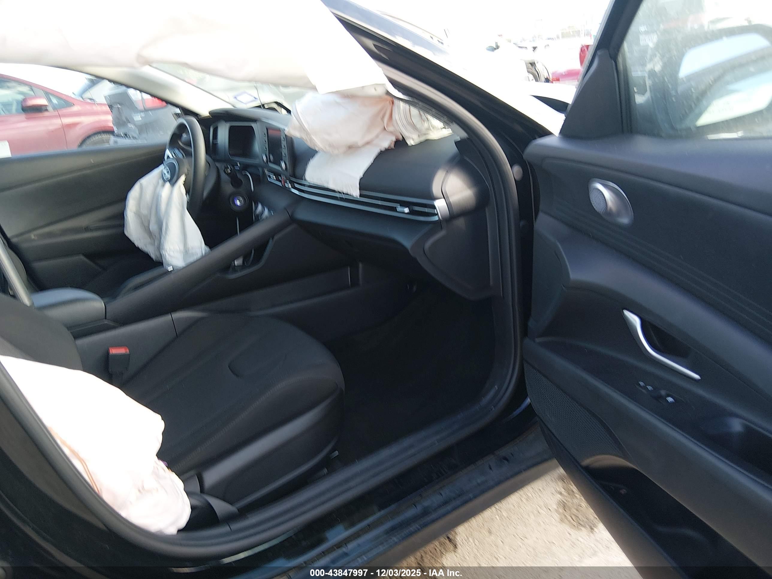 HYUNDAI ELANTRA image 5