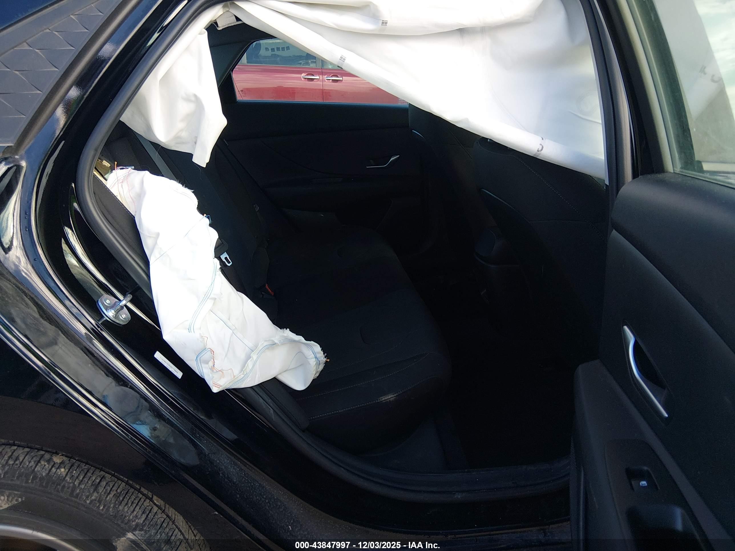 HYUNDAI ELANTRA image 8