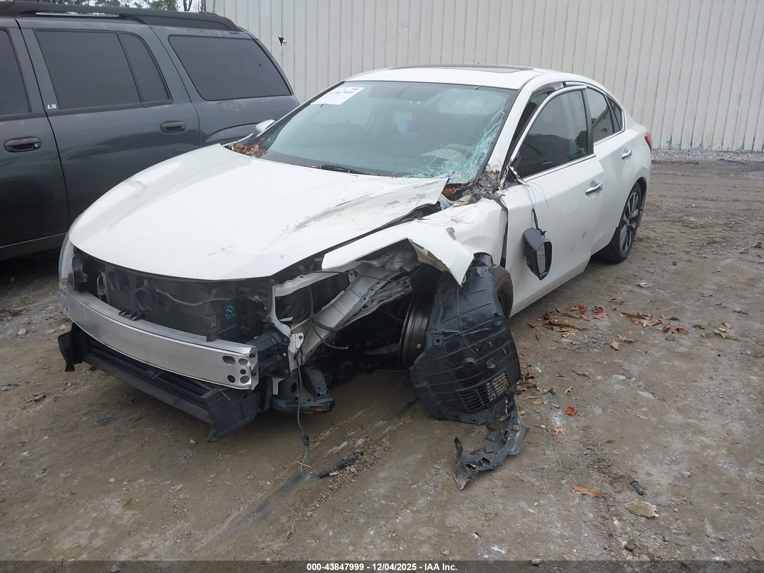 NISSAN ALTIMA image 2