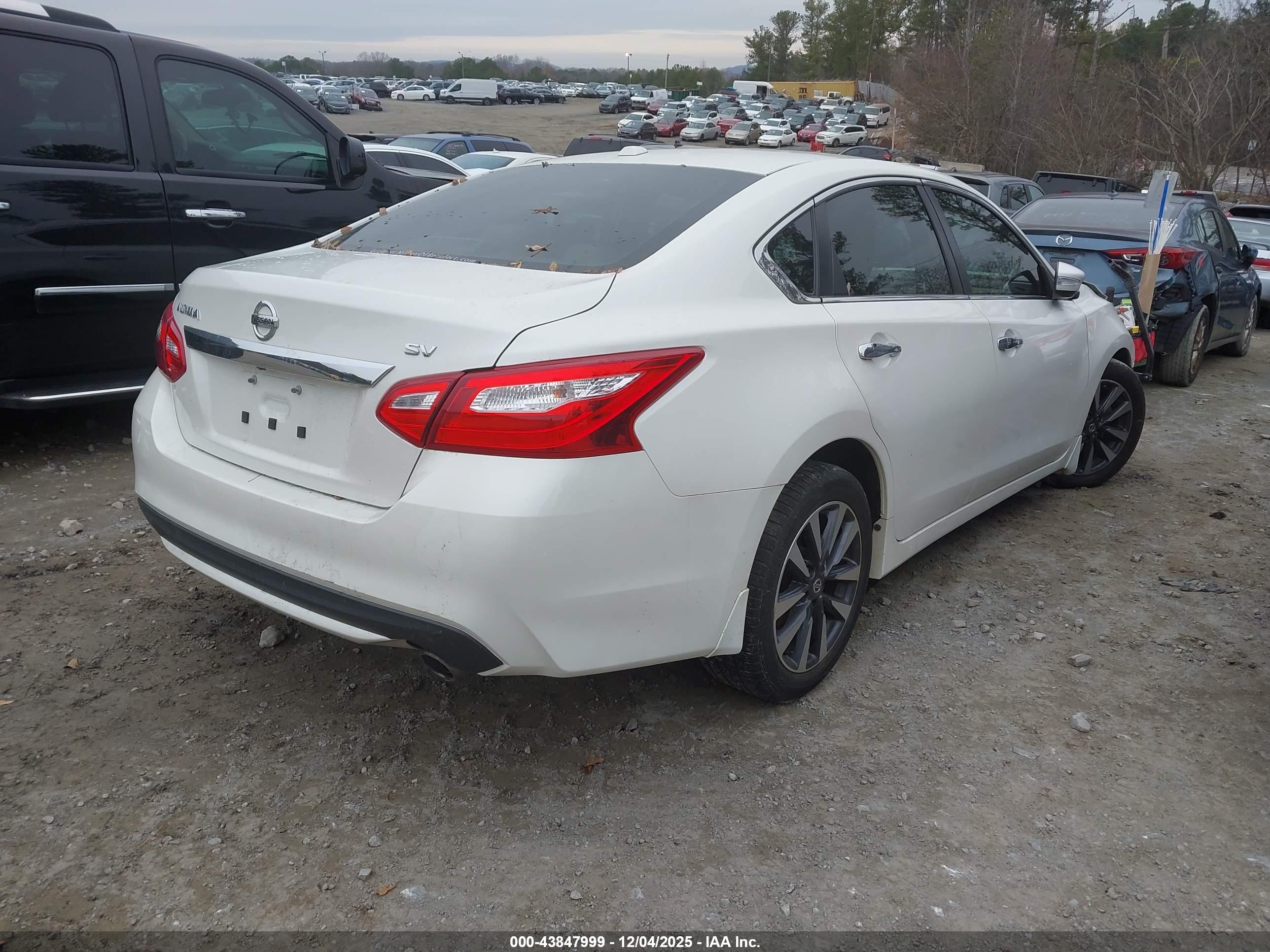 NISSAN ALTIMA image 4