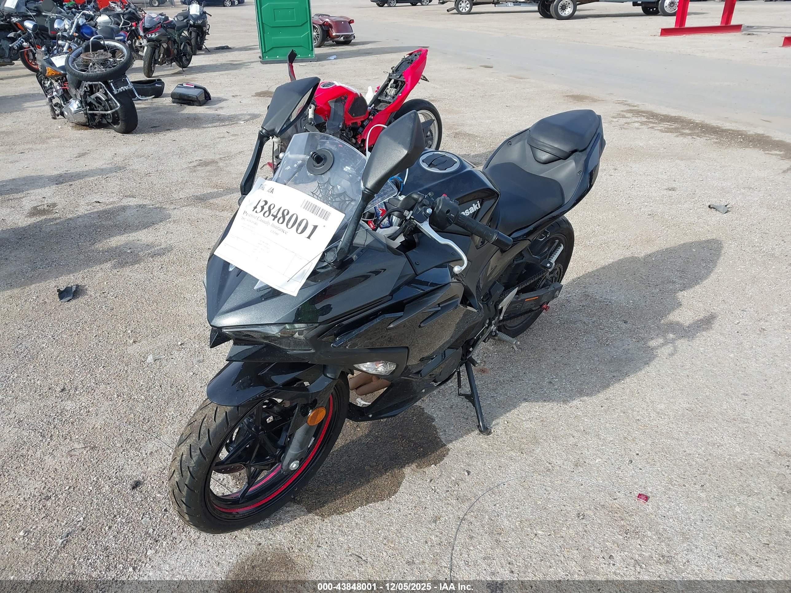 KAWASAKI EX500 image 2