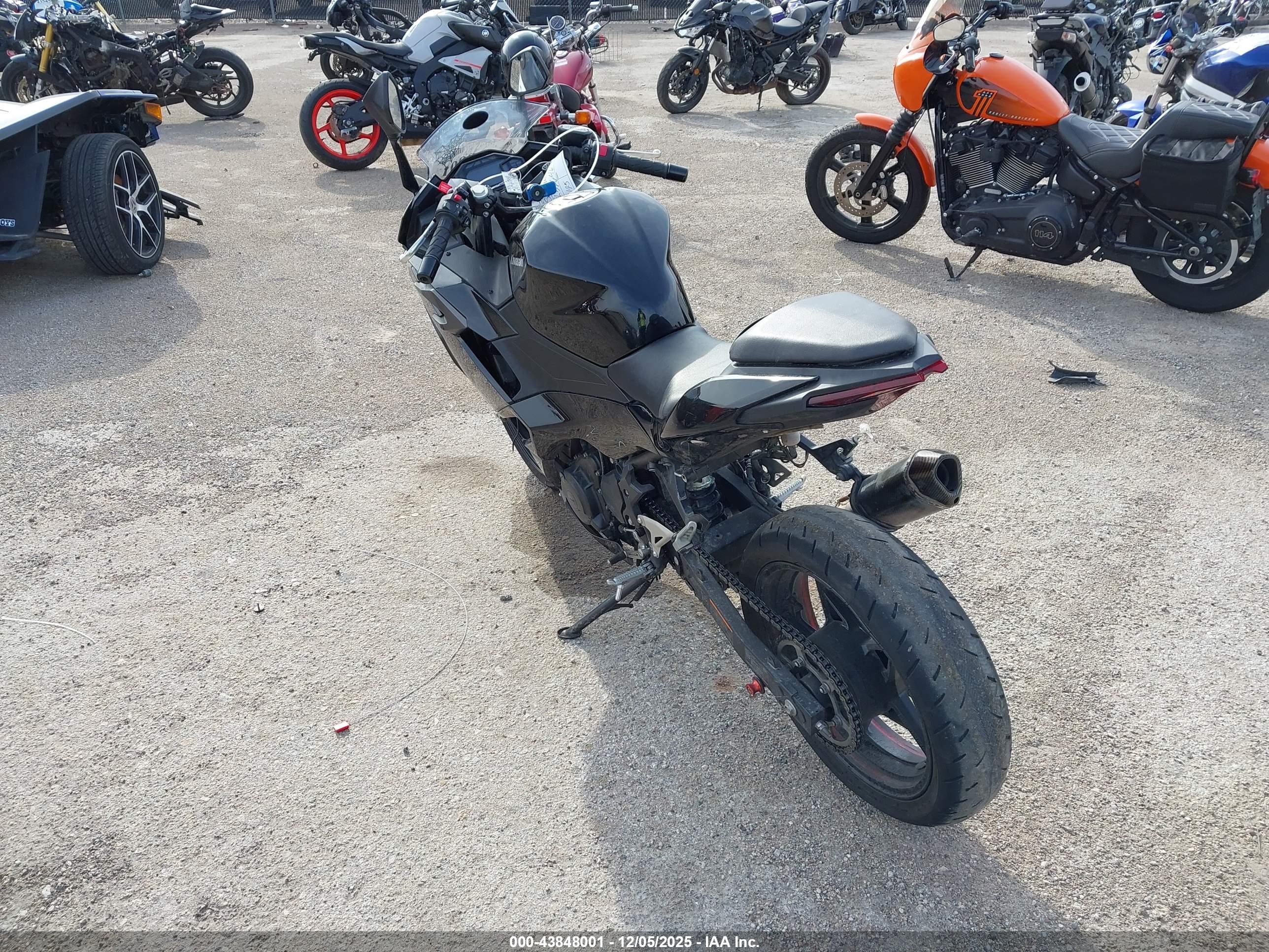 KAWASAKI EX500 image 3