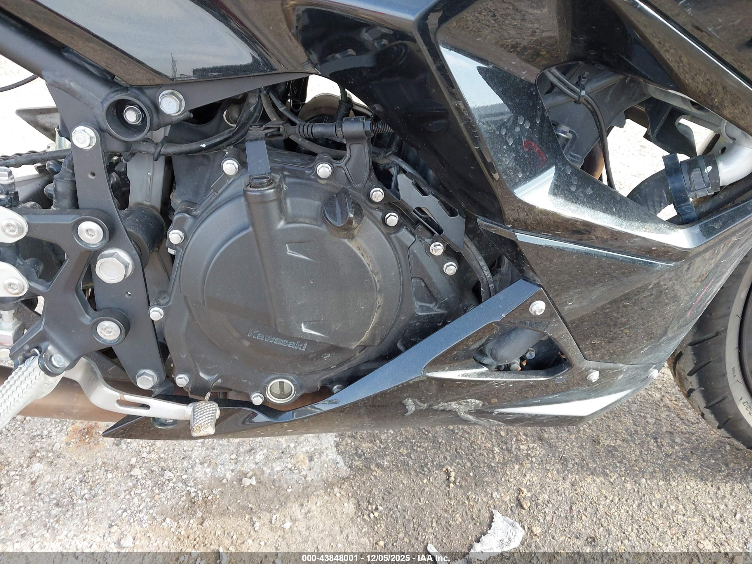 KAWASAKI EX500 image 8
