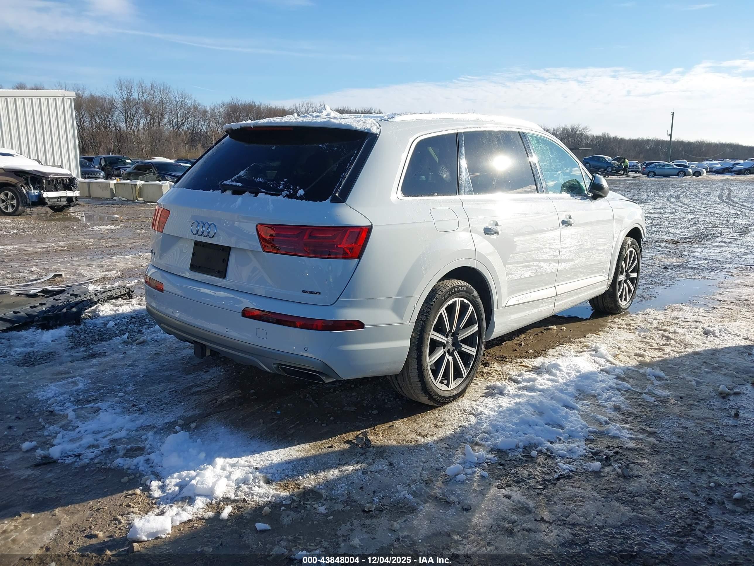 AUDI Q7 image 4