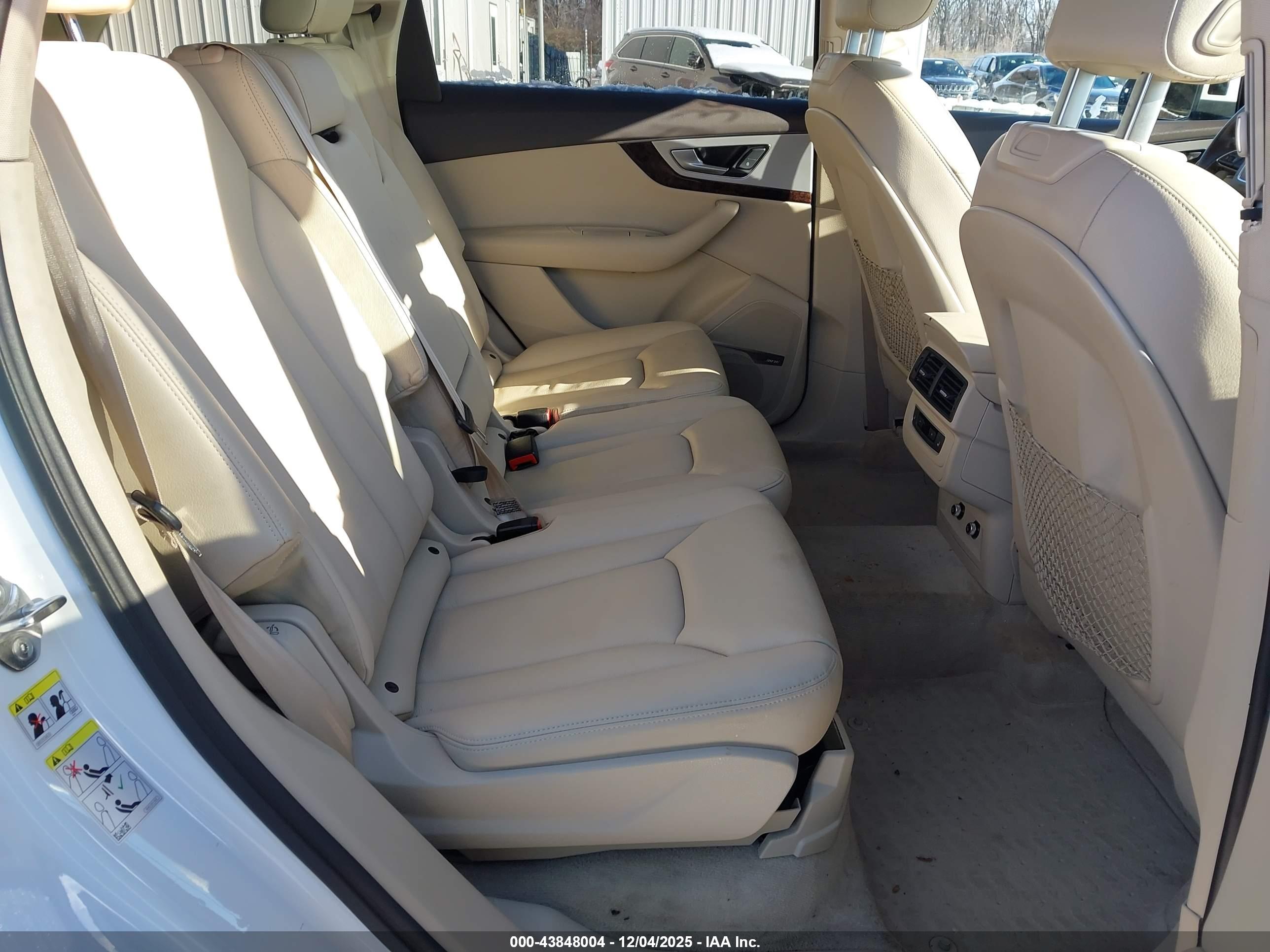 AUDI Q7 image 8