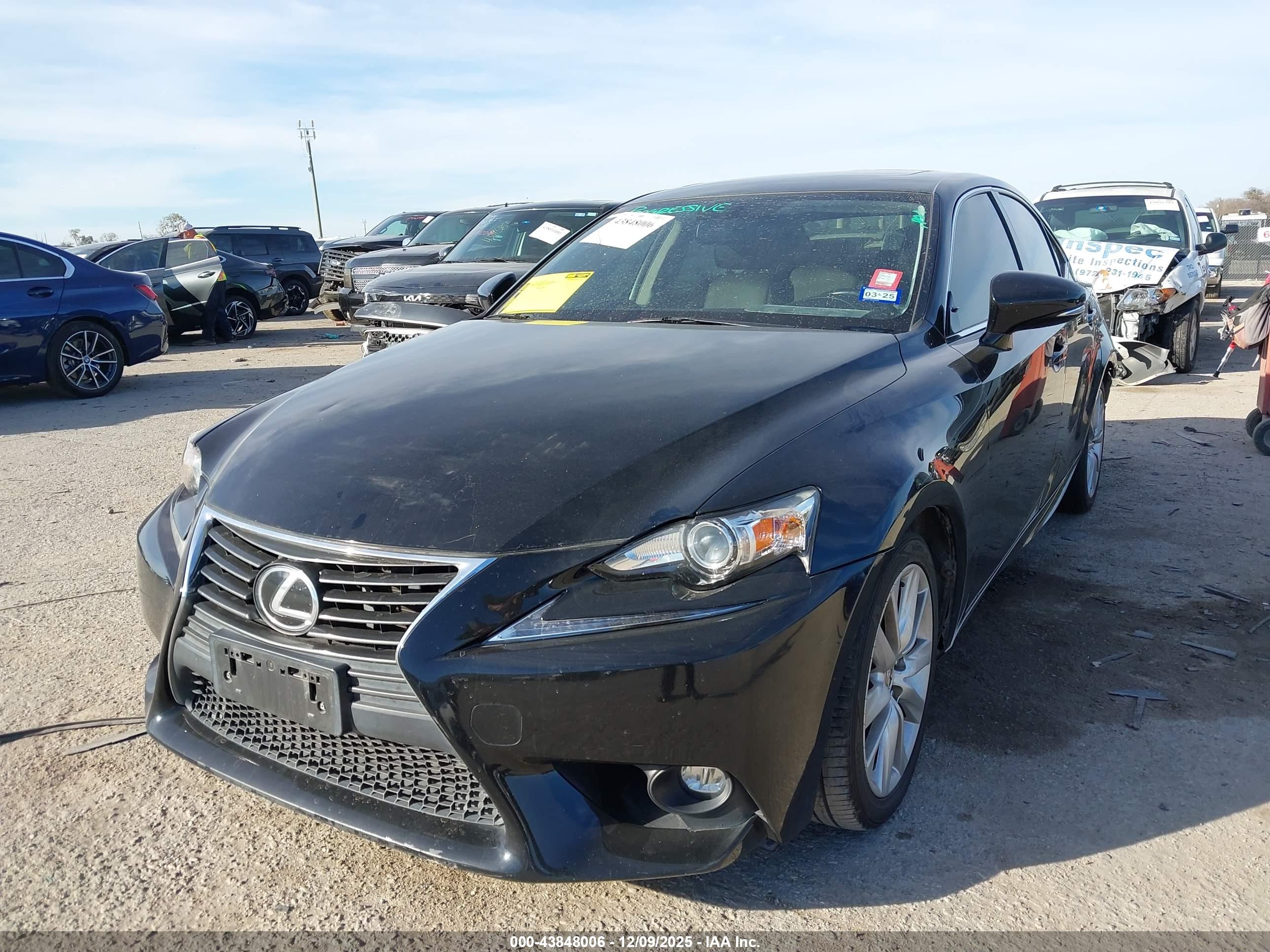 LEXUS IS image 2