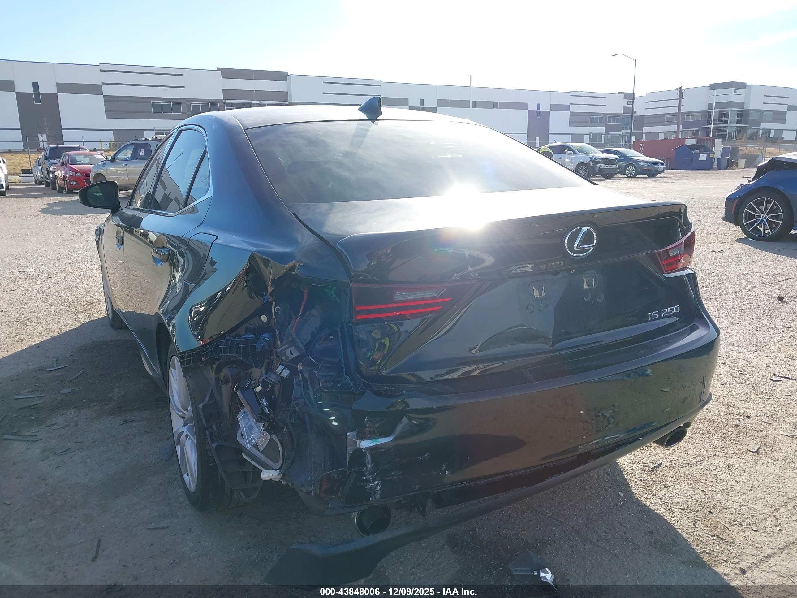 LEXUS IS image 3