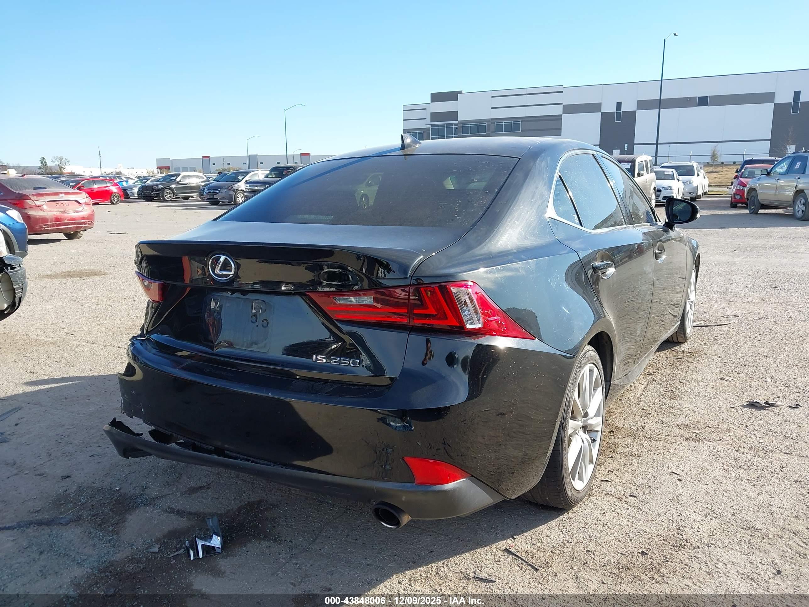 LEXUS IS image 4
