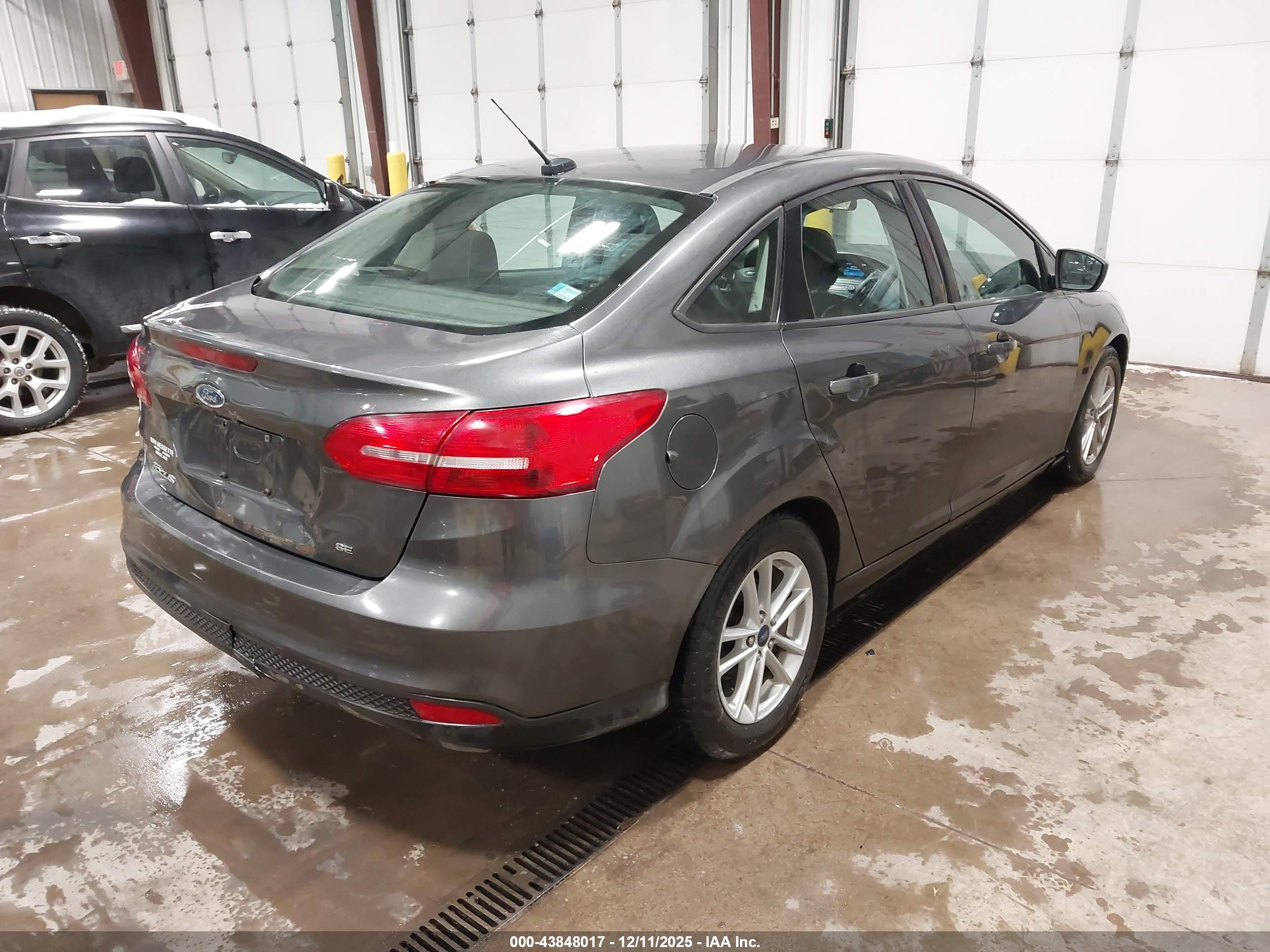 FORD FOCUS image 4