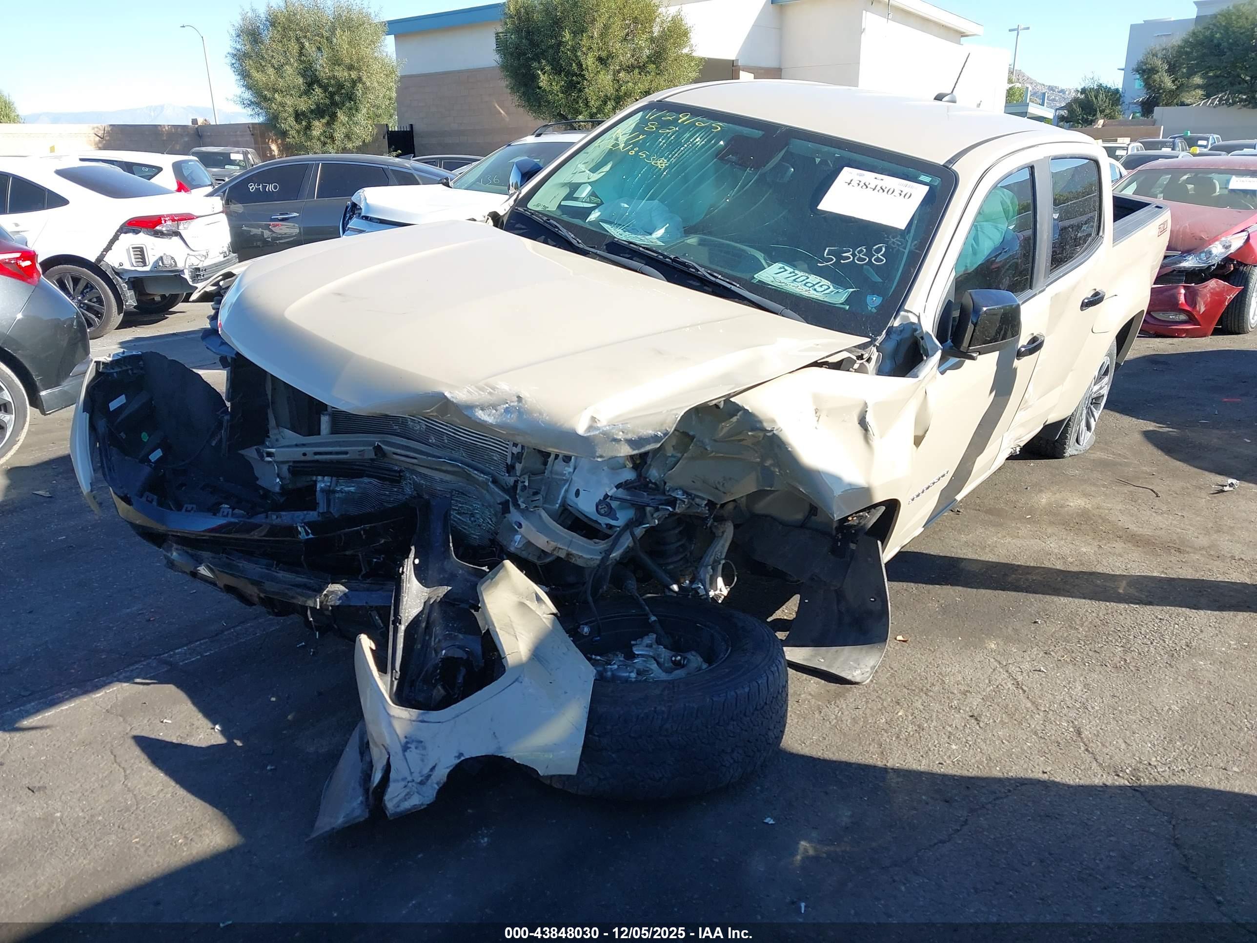 CHEVROLET COLORADO image 2