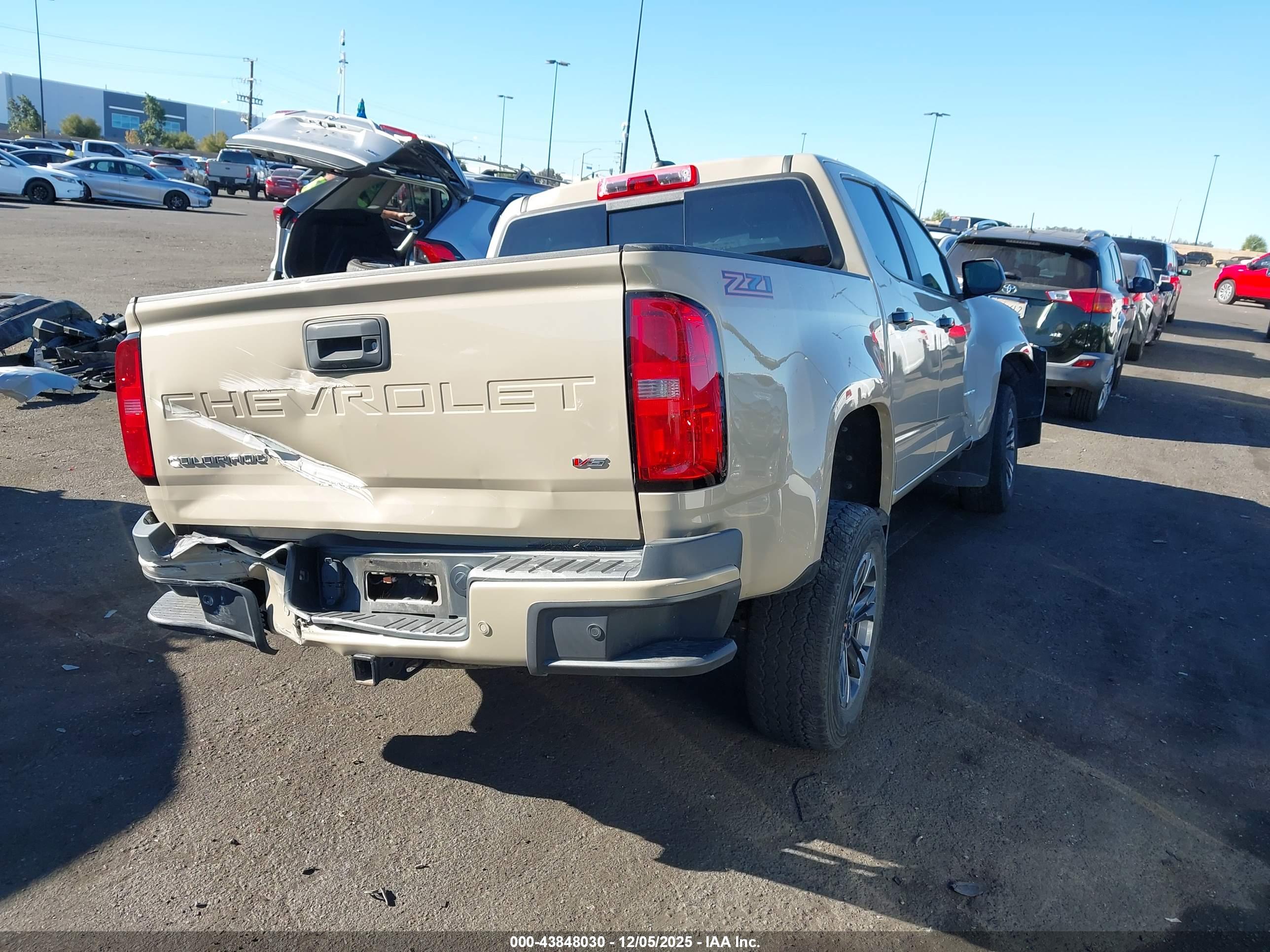 CHEVROLET COLORADO image 4