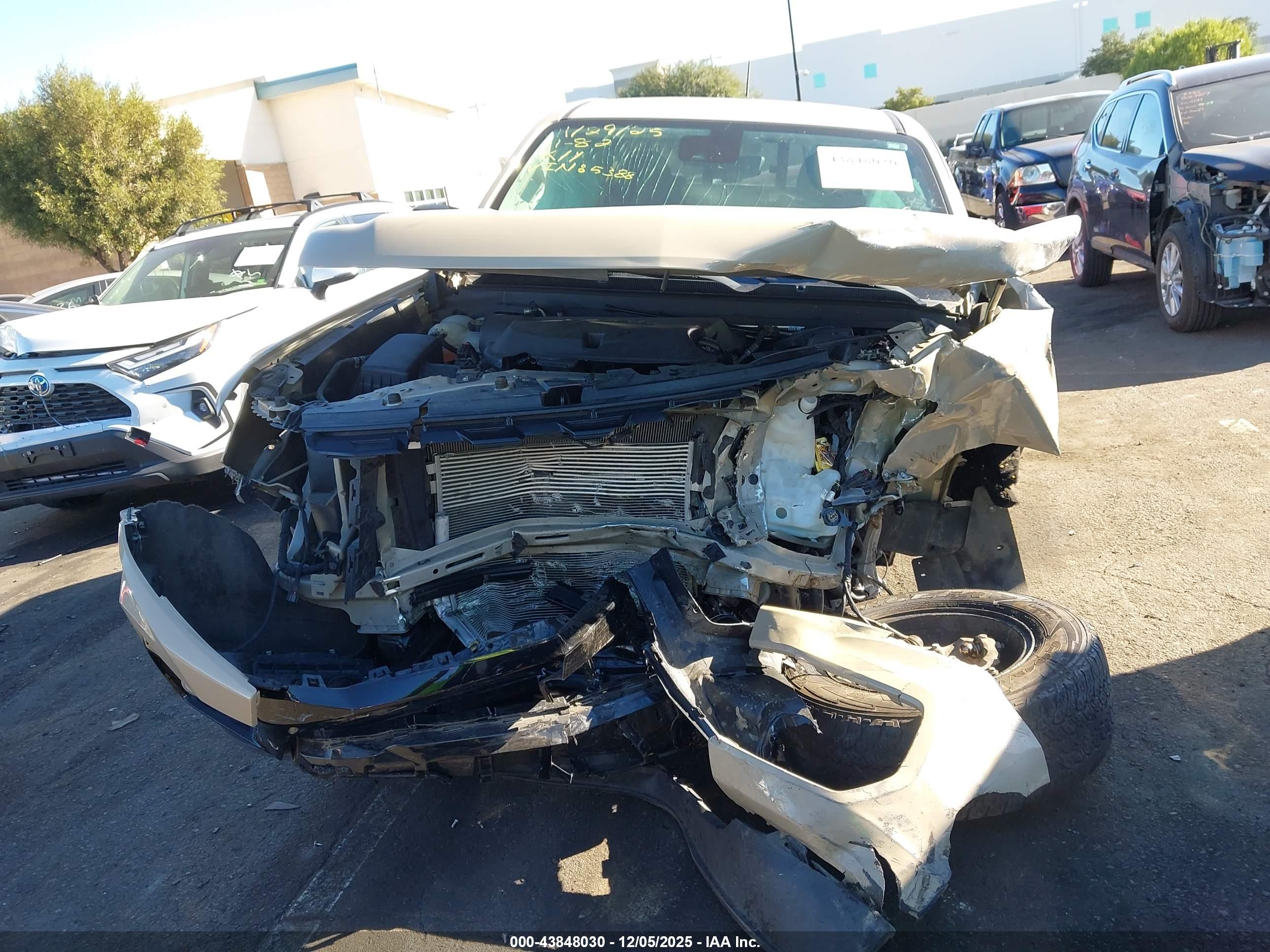 CHEVROLET COLORADO image 6