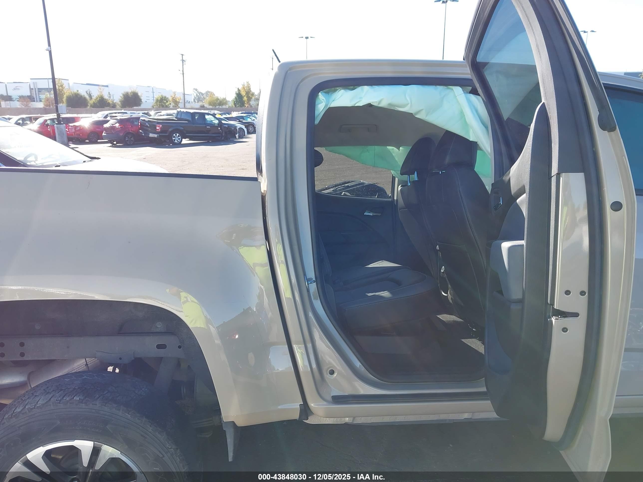 CHEVROLET COLORADO image 8