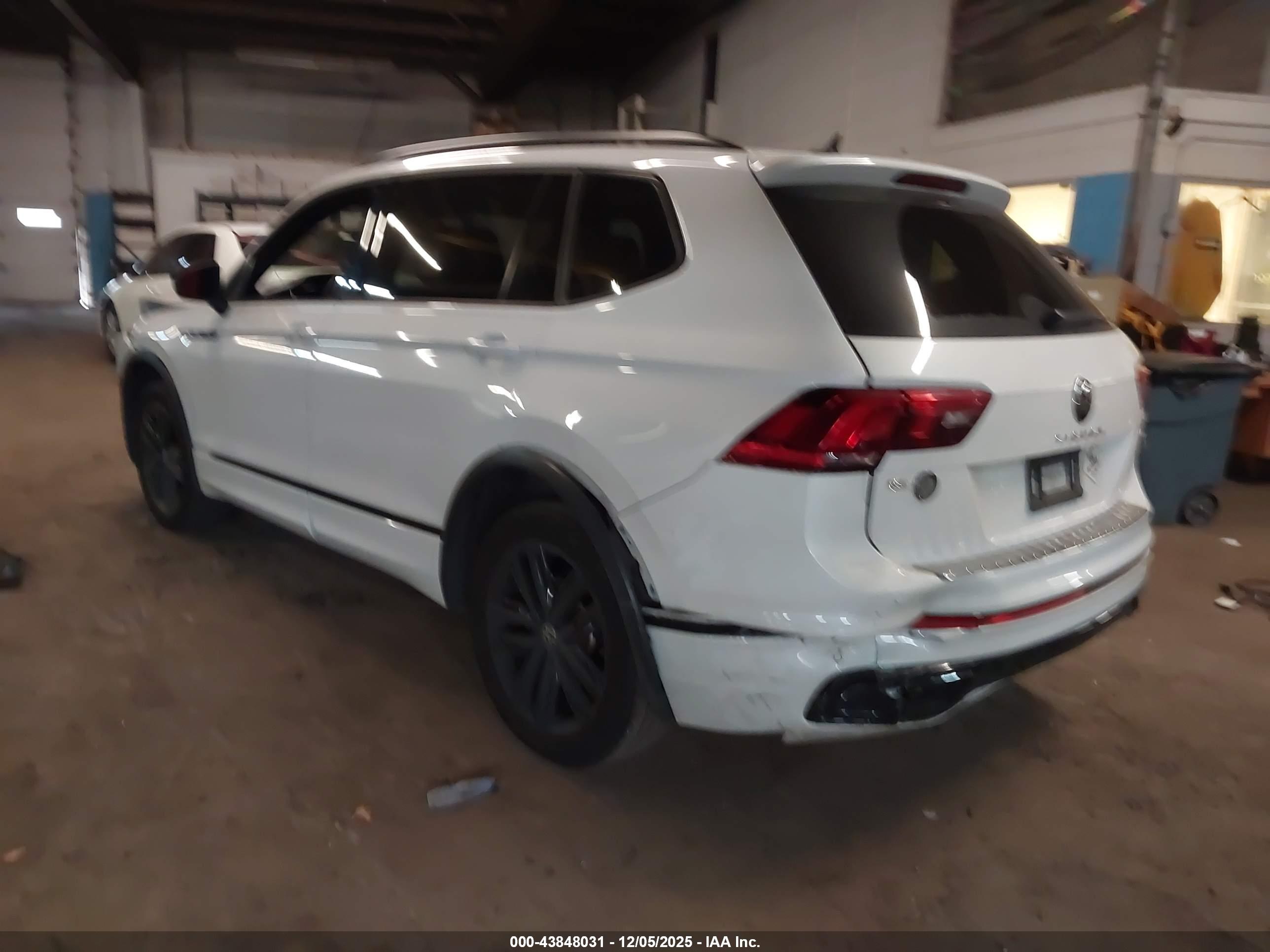 VOLKSWAGEN TIGUAN image 3