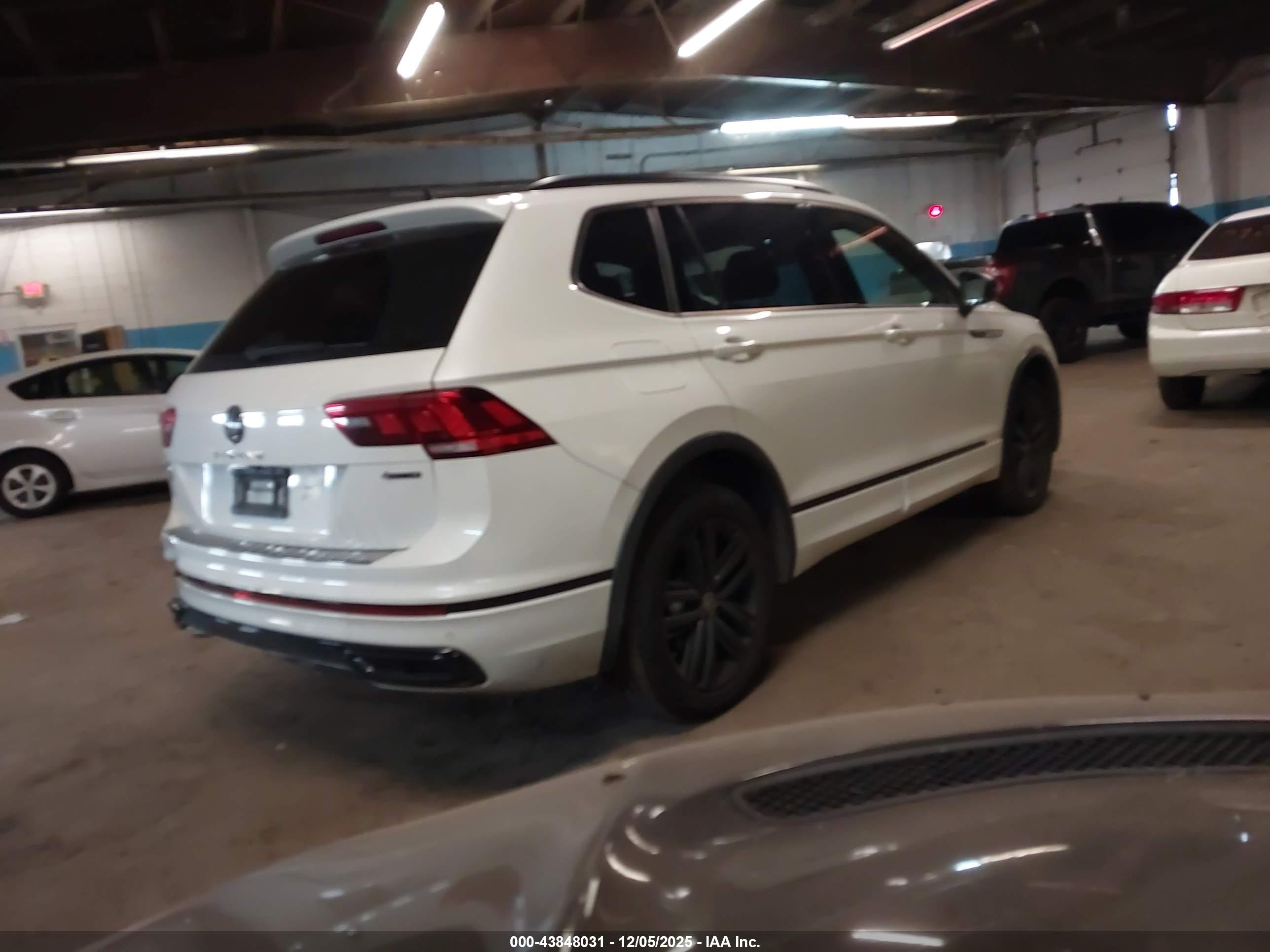VOLKSWAGEN TIGUAN image 4