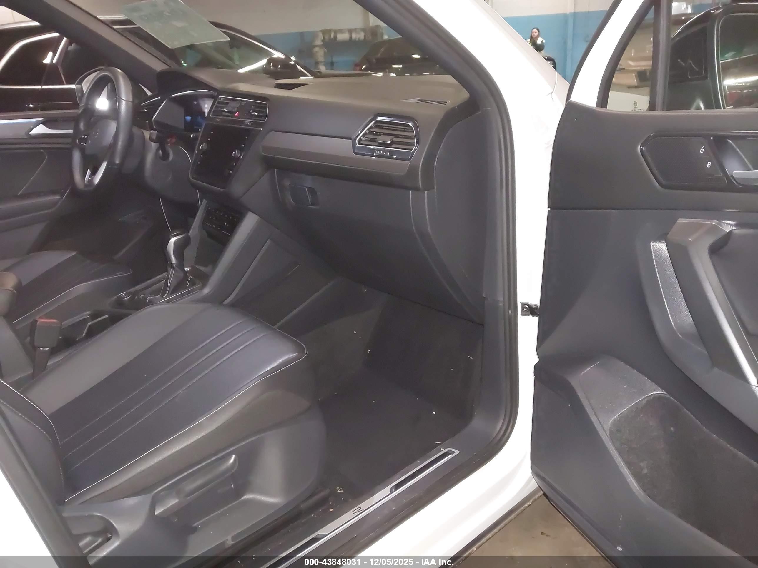 VOLKSWAGEN TIGUAN image 5