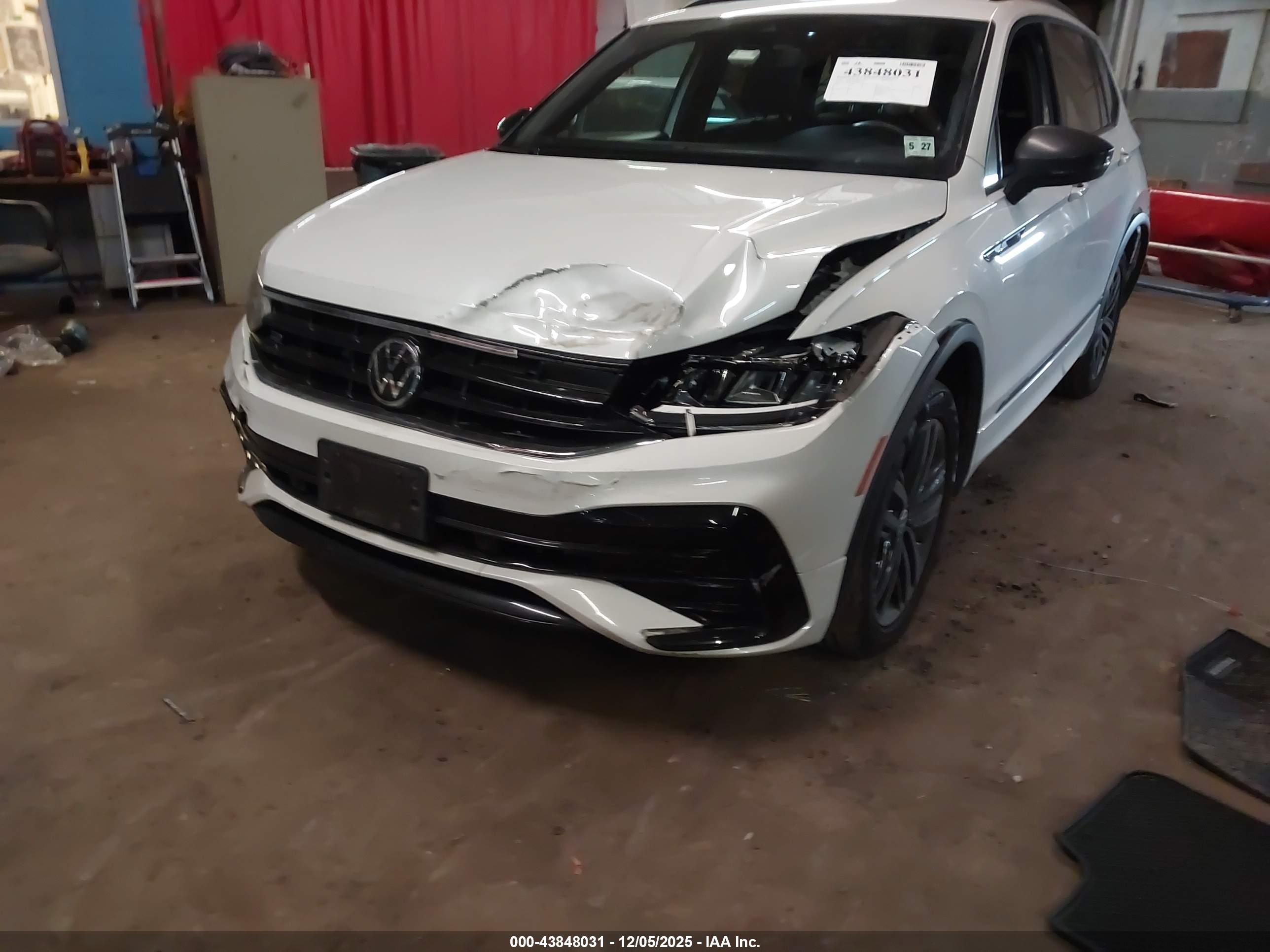 VOLKSWAGEN TIGUAN image 6