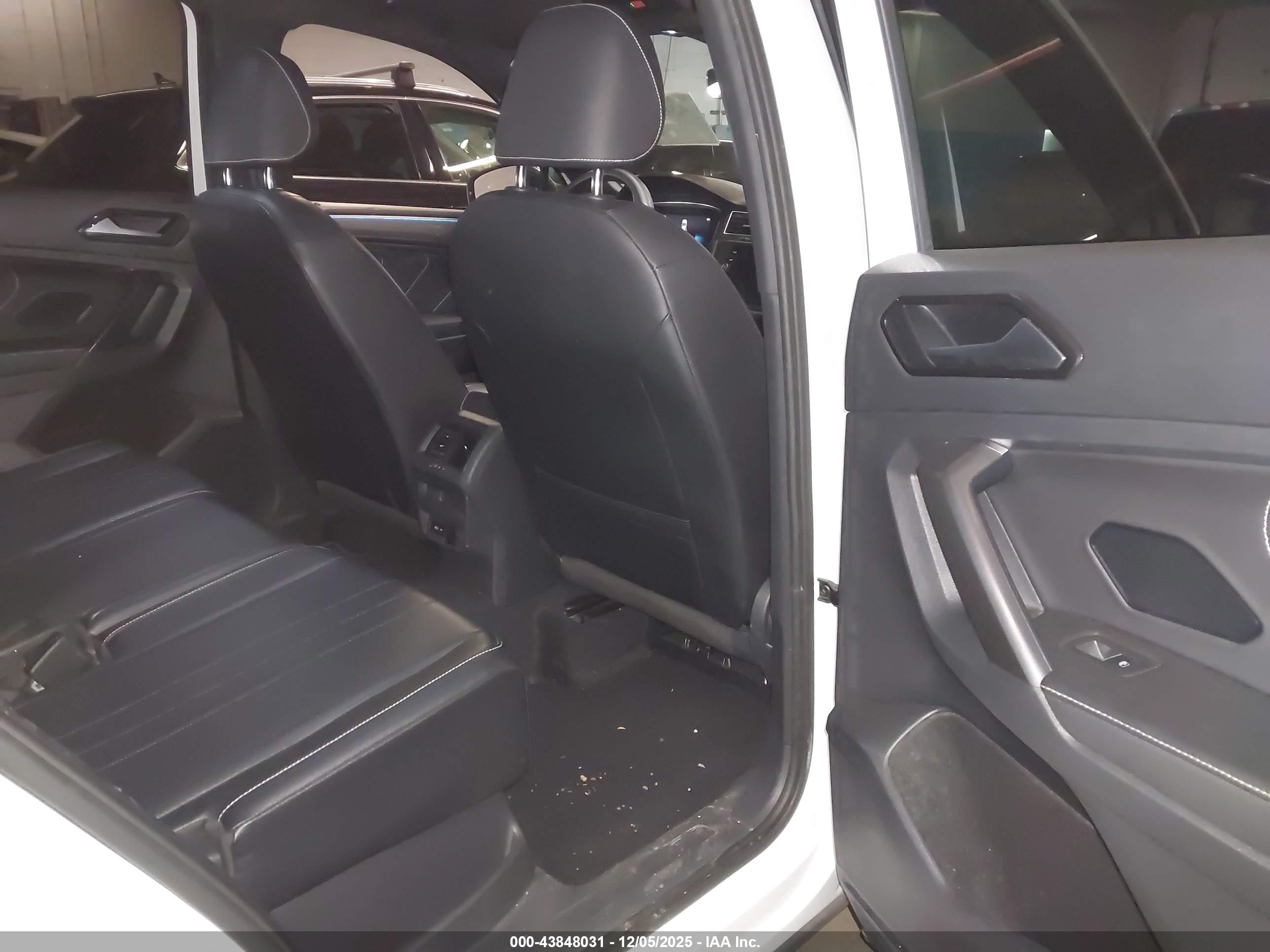 VOLKSWAGEN TIGUAN image 8