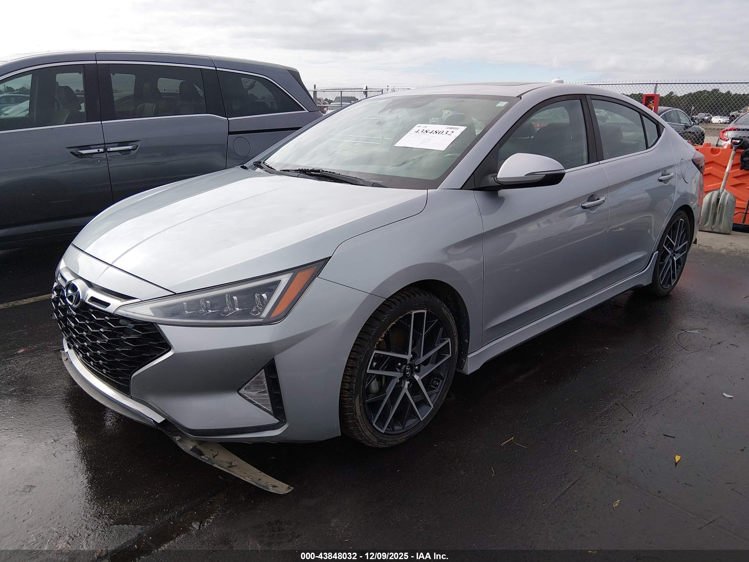 HYUNDAI ELANTRA image 2