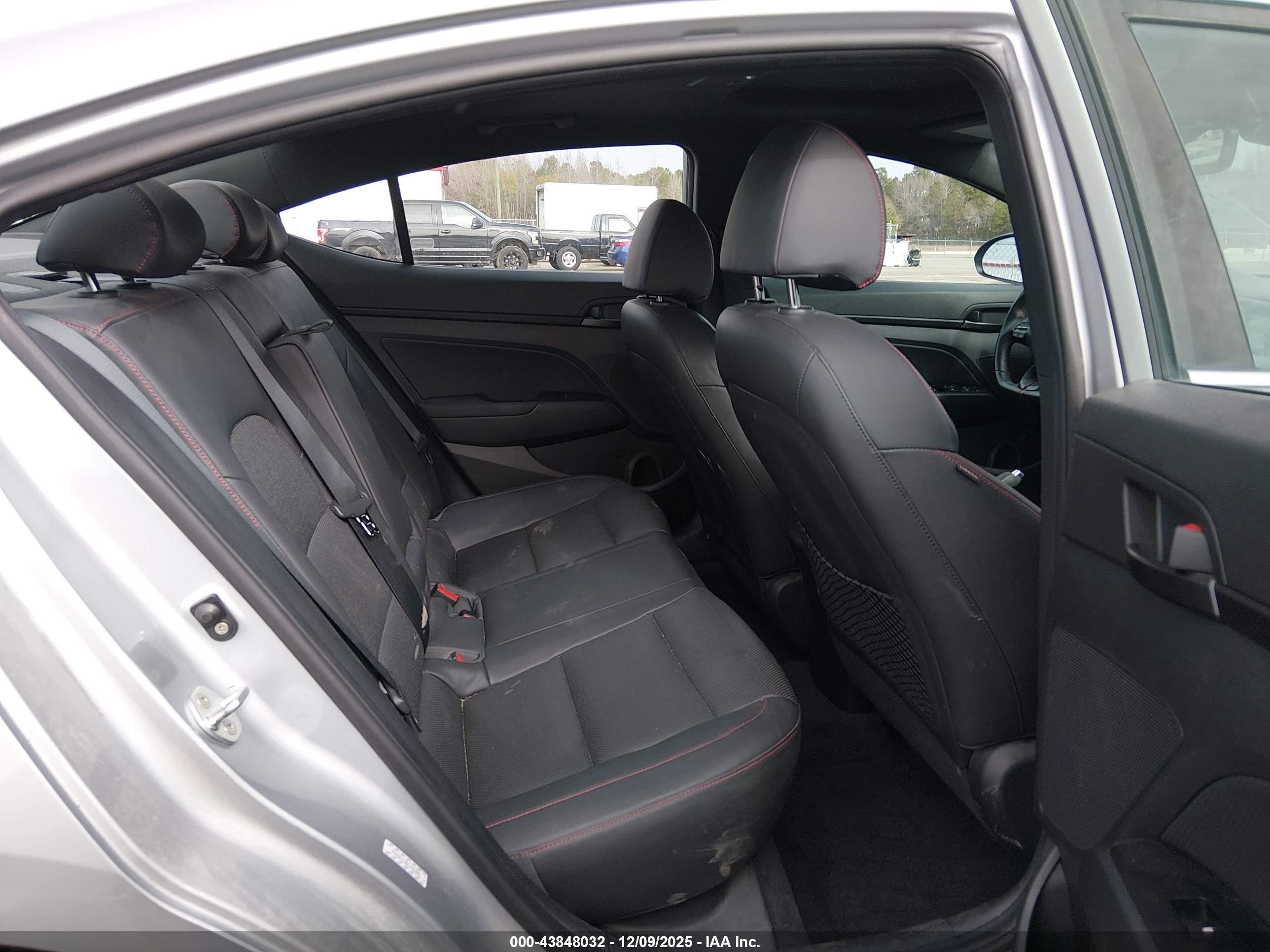 HYUNDAI ELANTRA image 8