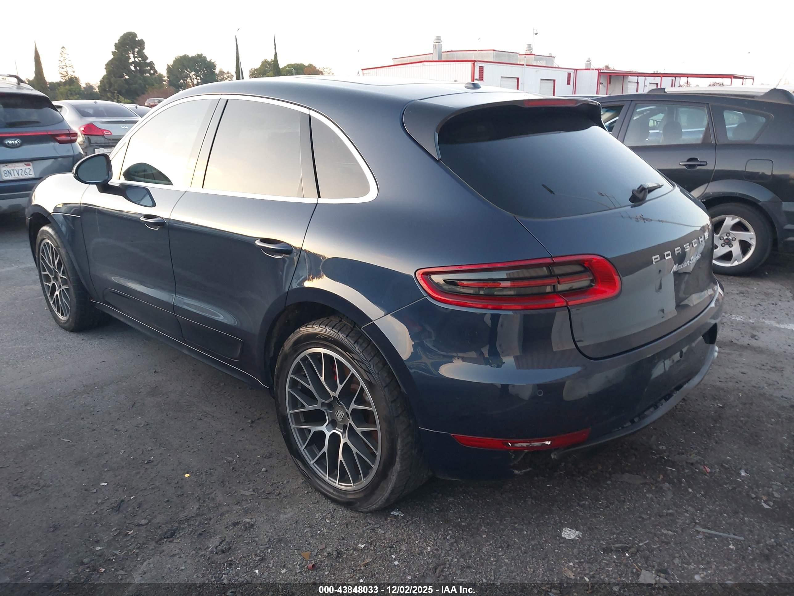 PORSCHE MACAN image 3