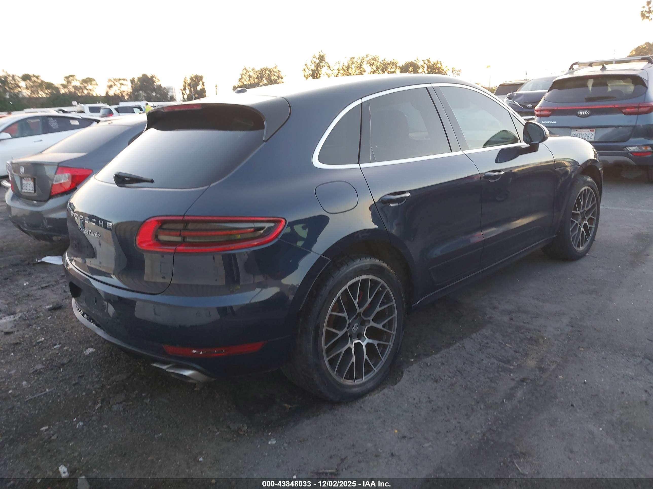 PORSCHE MACAN image 4