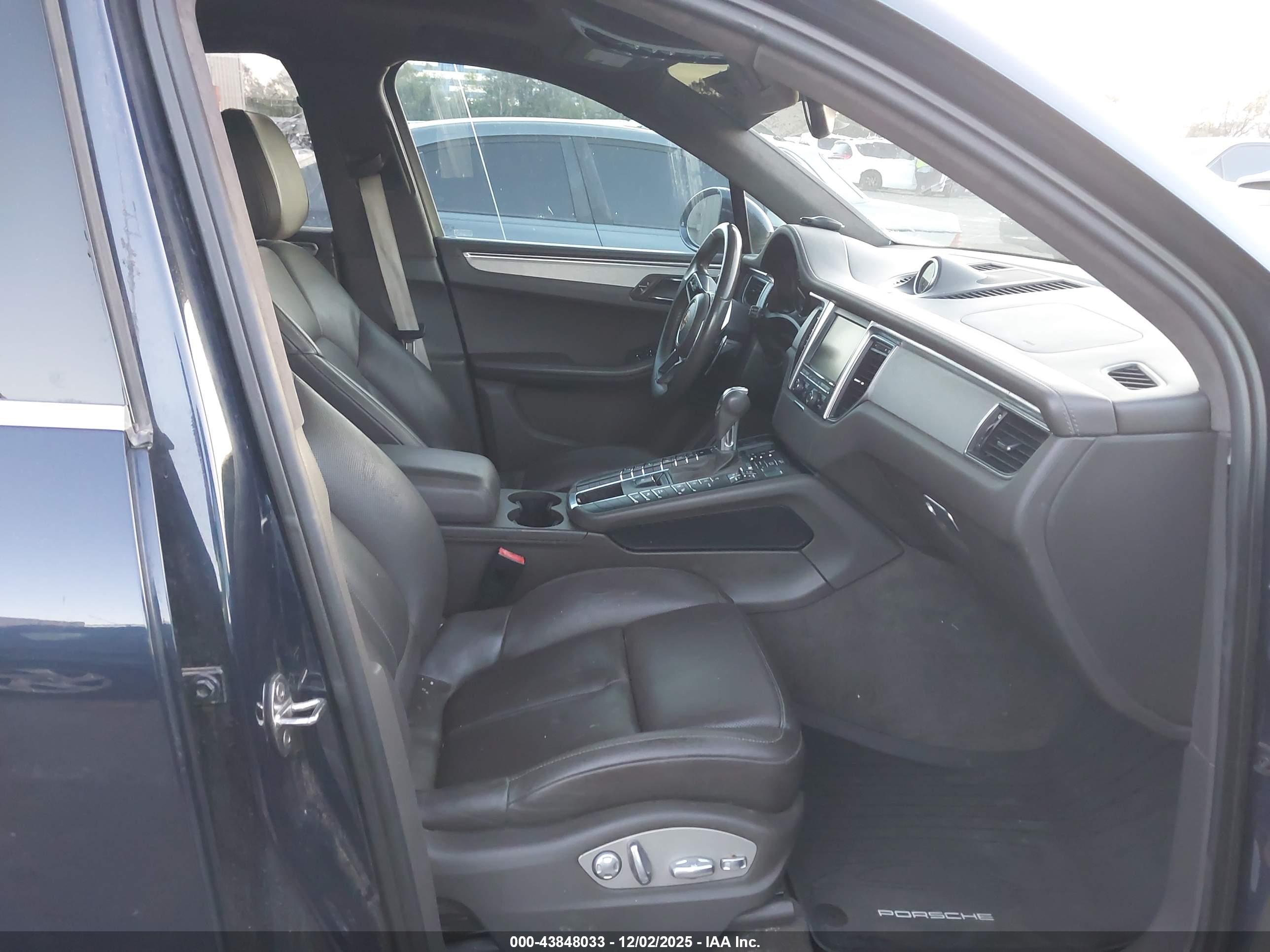PORSCHE MACAN image 5