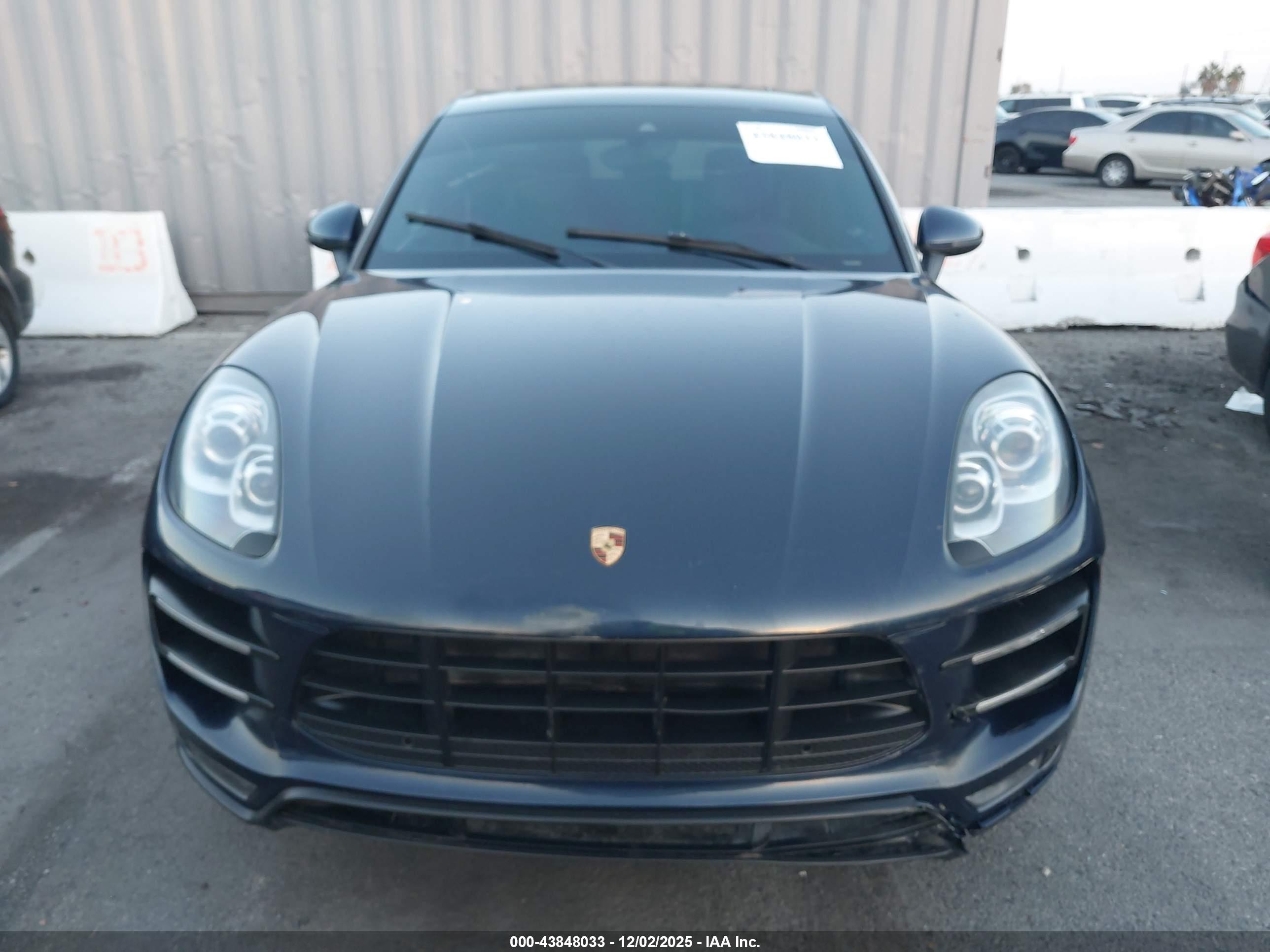 PORSCHE MACAN image 6