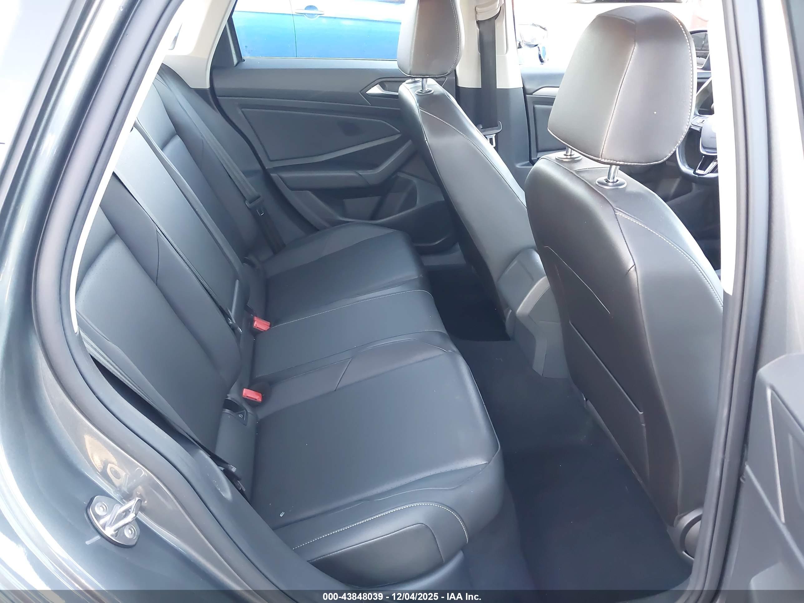 VOLKSWAGEN JETTA image 8