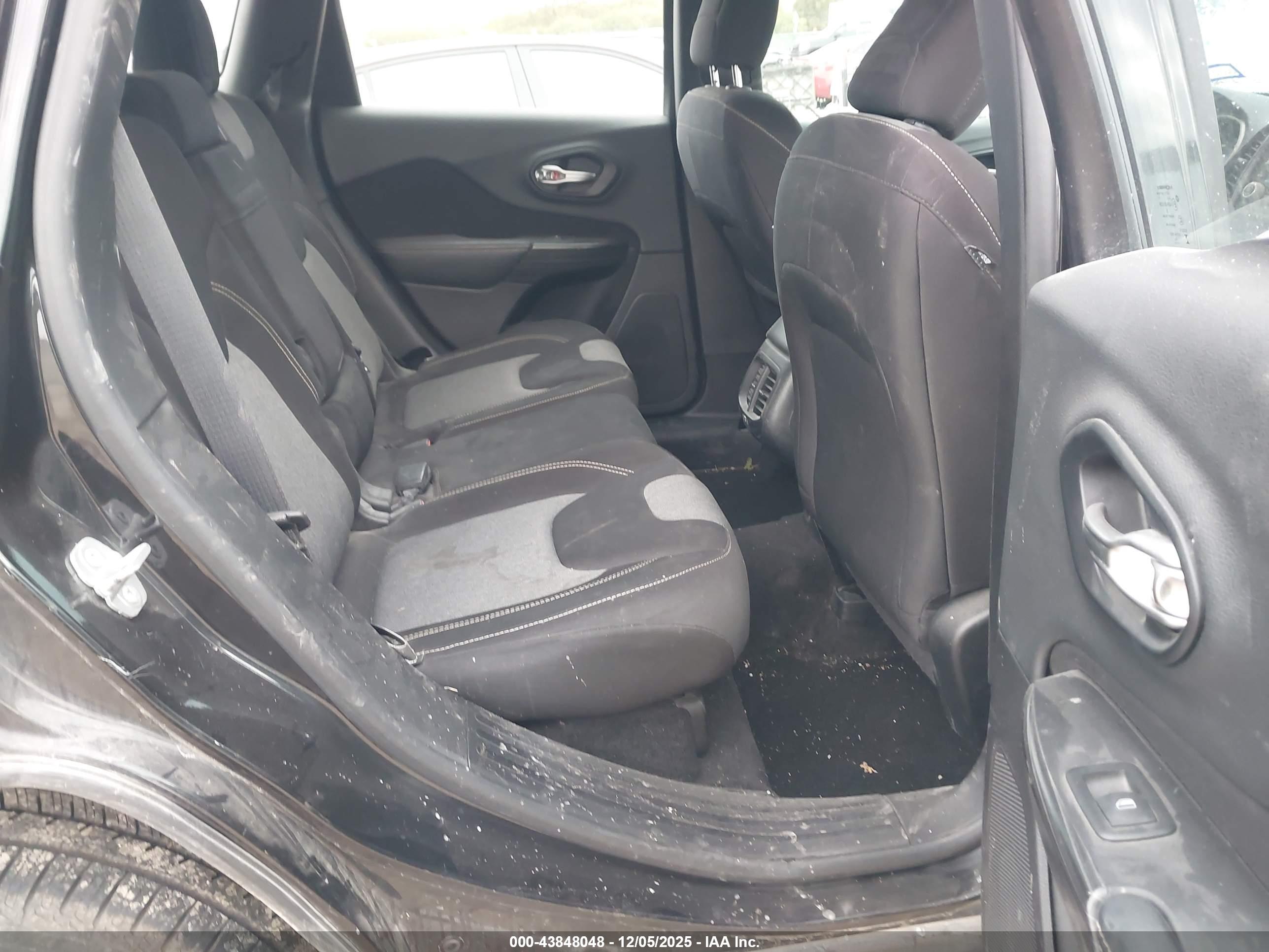 JEEP CHEROKEE image 8