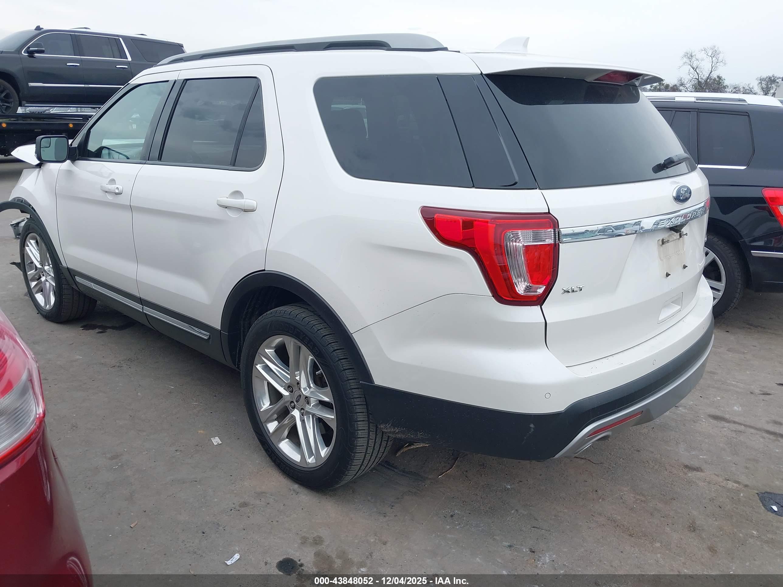 FORD EXPLORER image 3