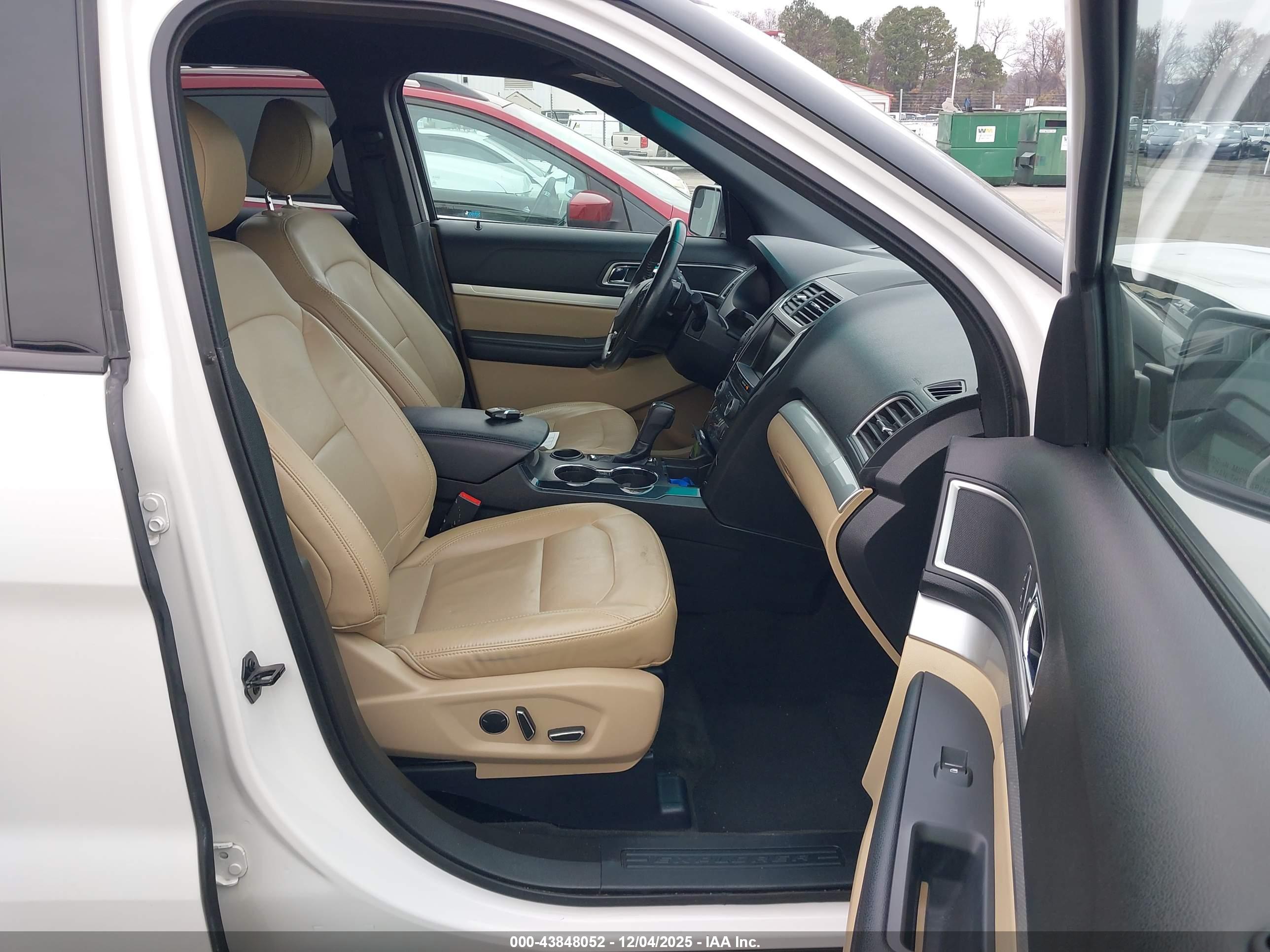 FORD EXPLORER image 5