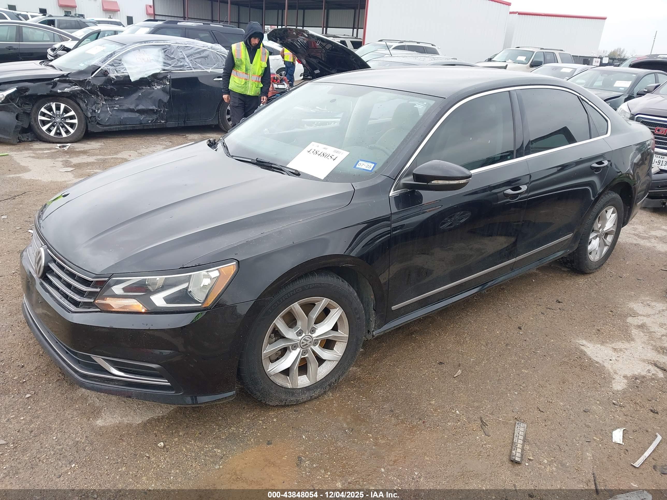 VOLKSWAGEN PASSAT image 2