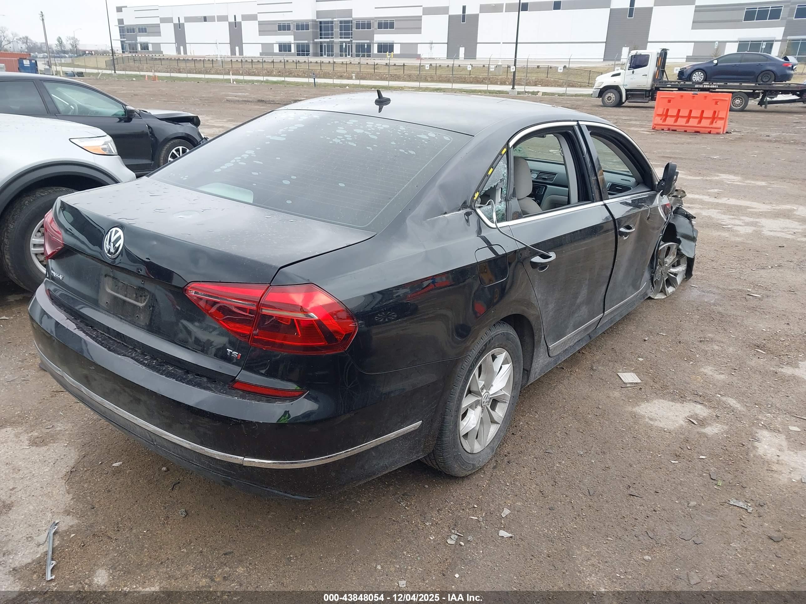 VOLKSWAGEN PASSAT image 4