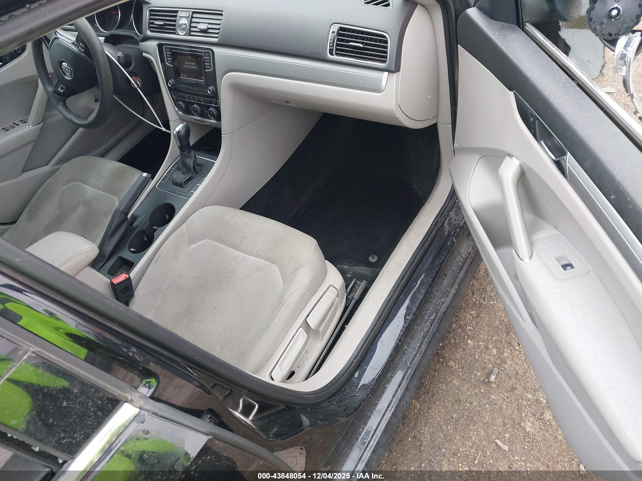 VOLKSWAGEN PASSAT image 5