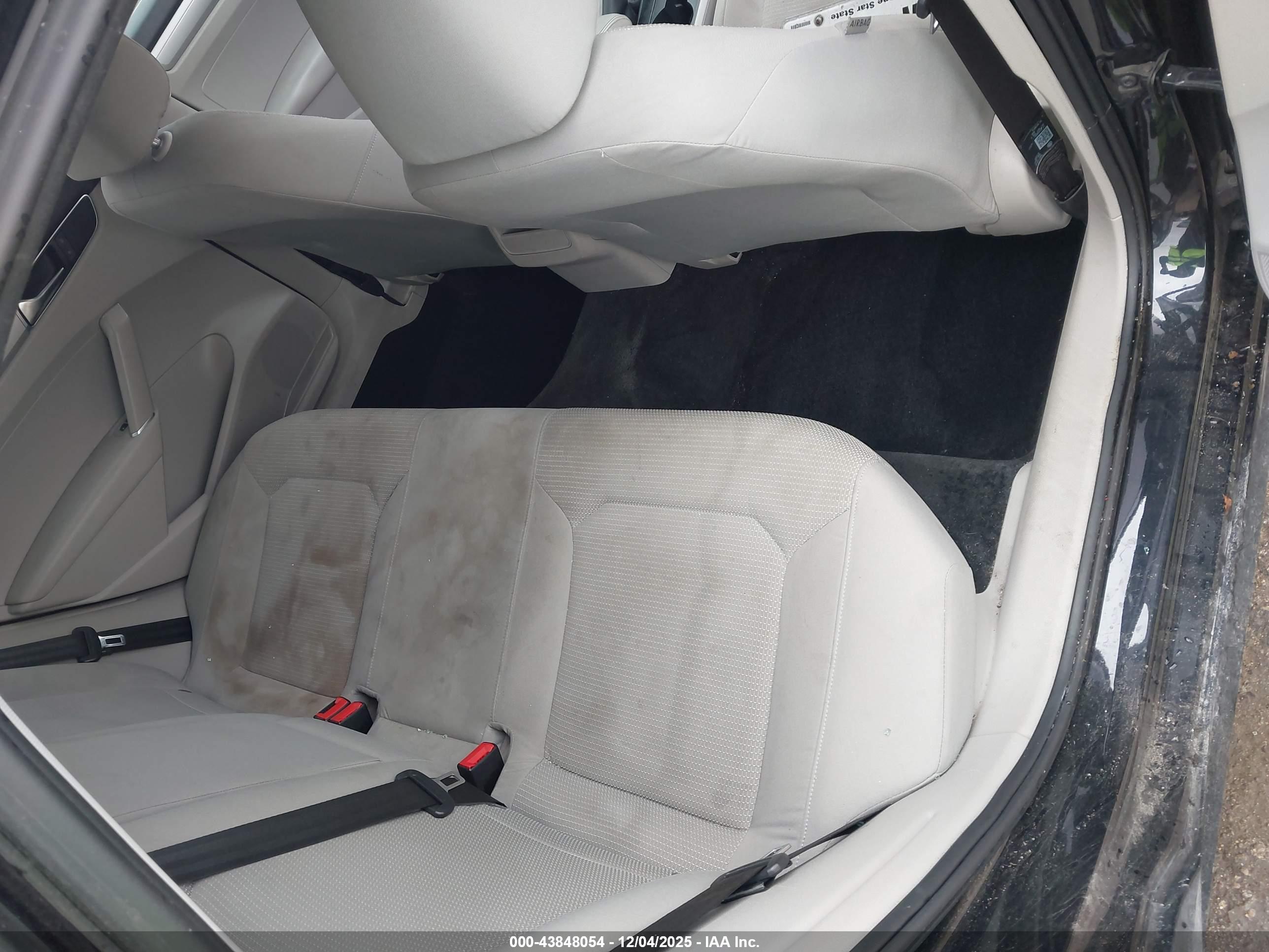 VOLKSWAGEN PASSAT image 8