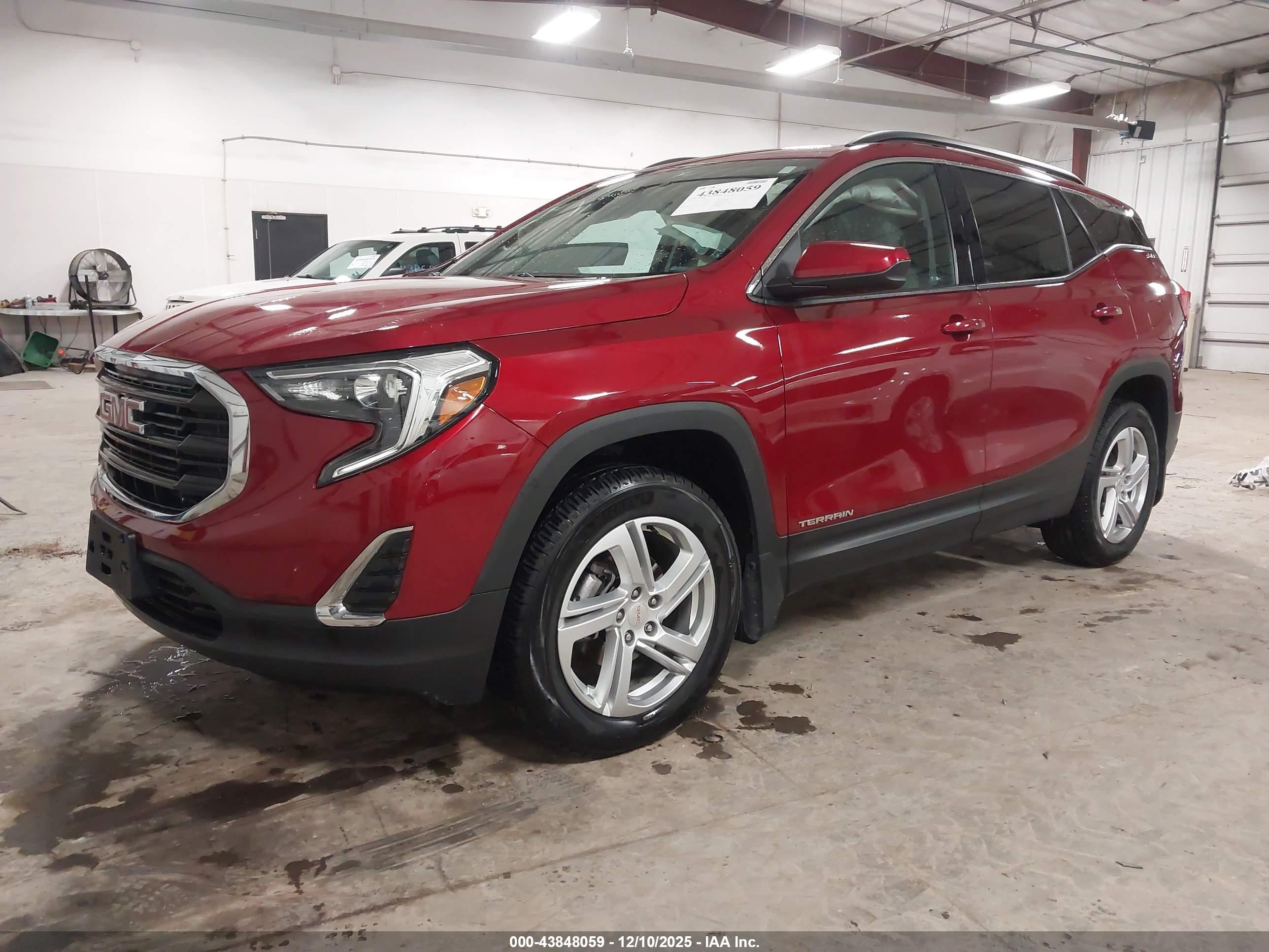 GMC TERRAIN image 2