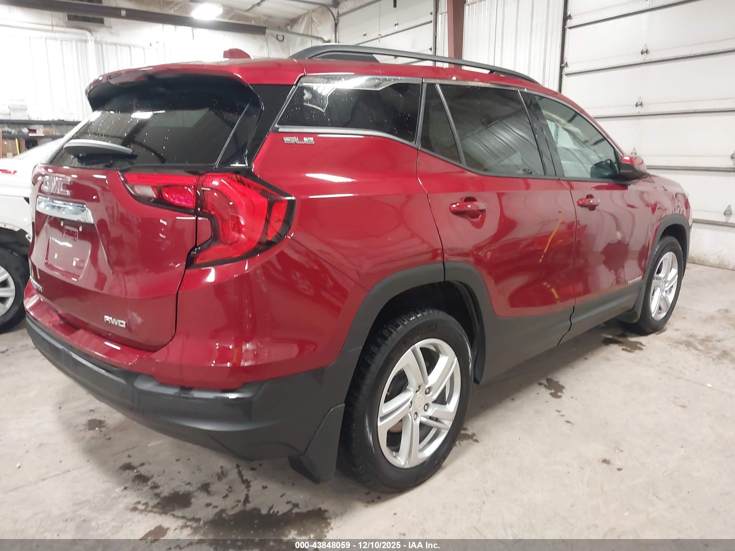 GMC TERRAIN image 4